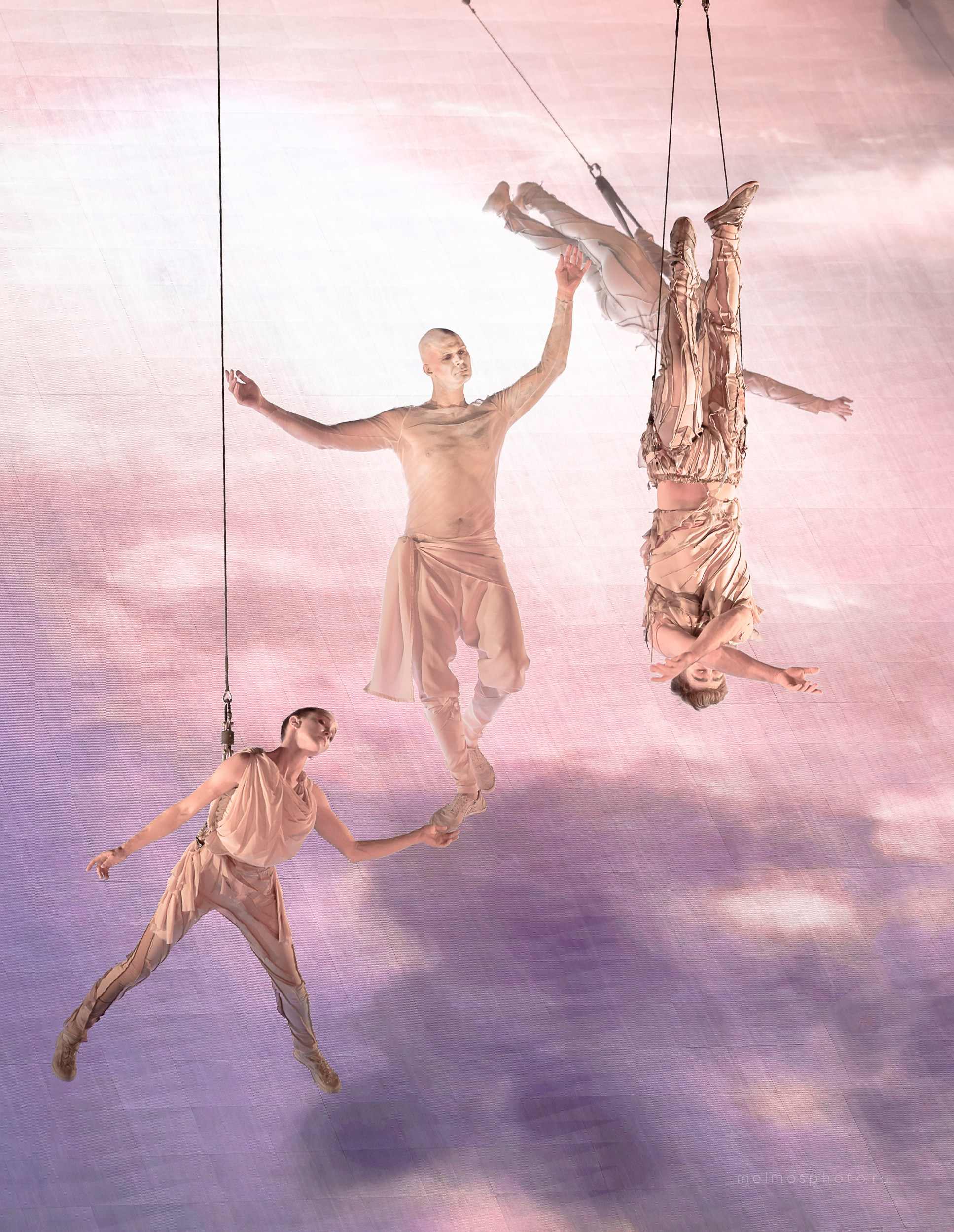 АНТИГРАВИТАЦИЯ. Репортажный, архитектурный, театральный и файн-арт фотограф Лена Мельникова в Москве