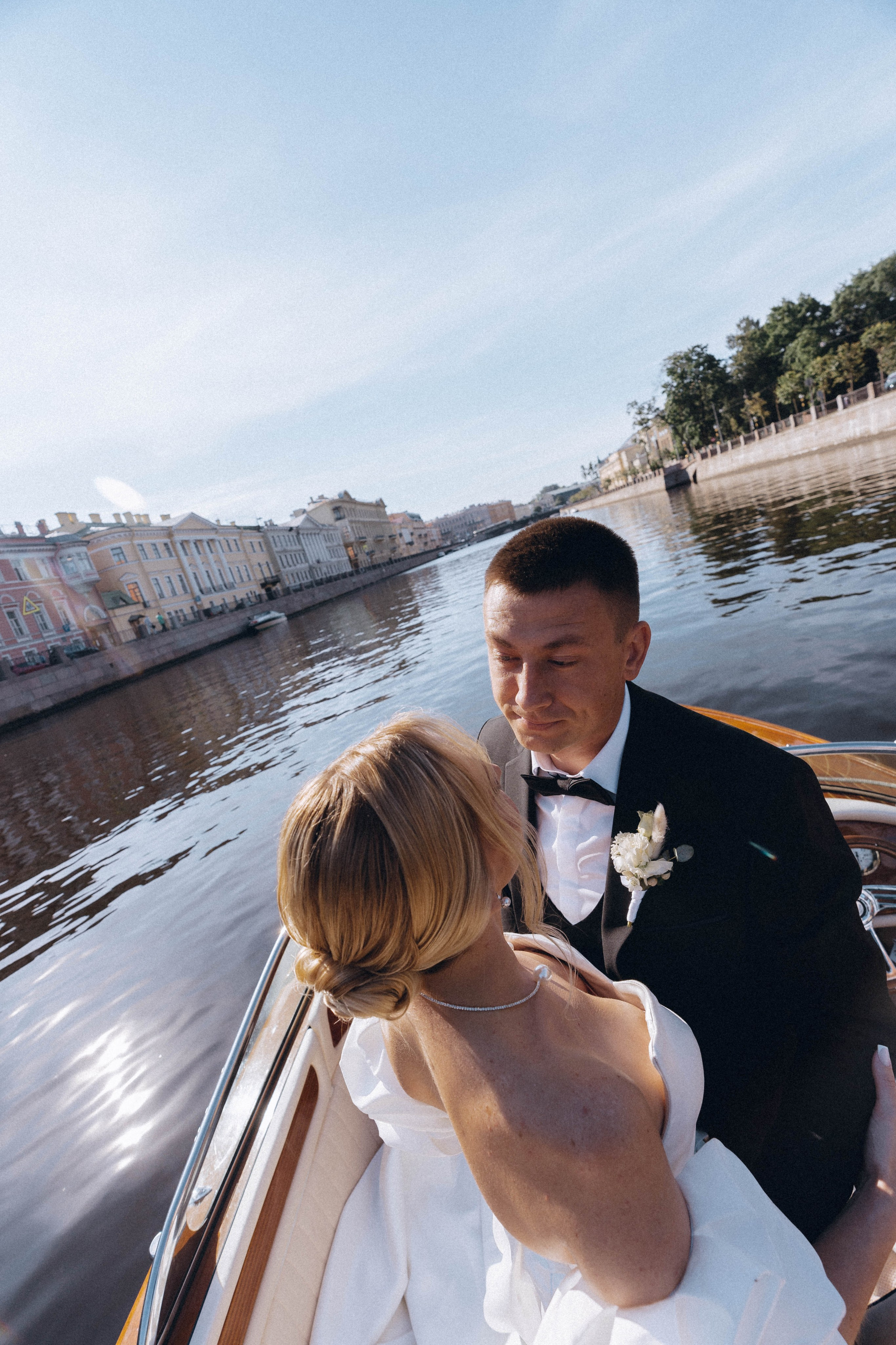 СВАДЕНБНАЯ СЬЕМКА НА КАТЕРЕ ПО КАНАЛАМ САНКТ-ПЕТЕРБУРГА И В АКВАТОРИИ НЕВЫ. Профессиональный фотограф, Санкт-Петербург — Виктория Богомолова