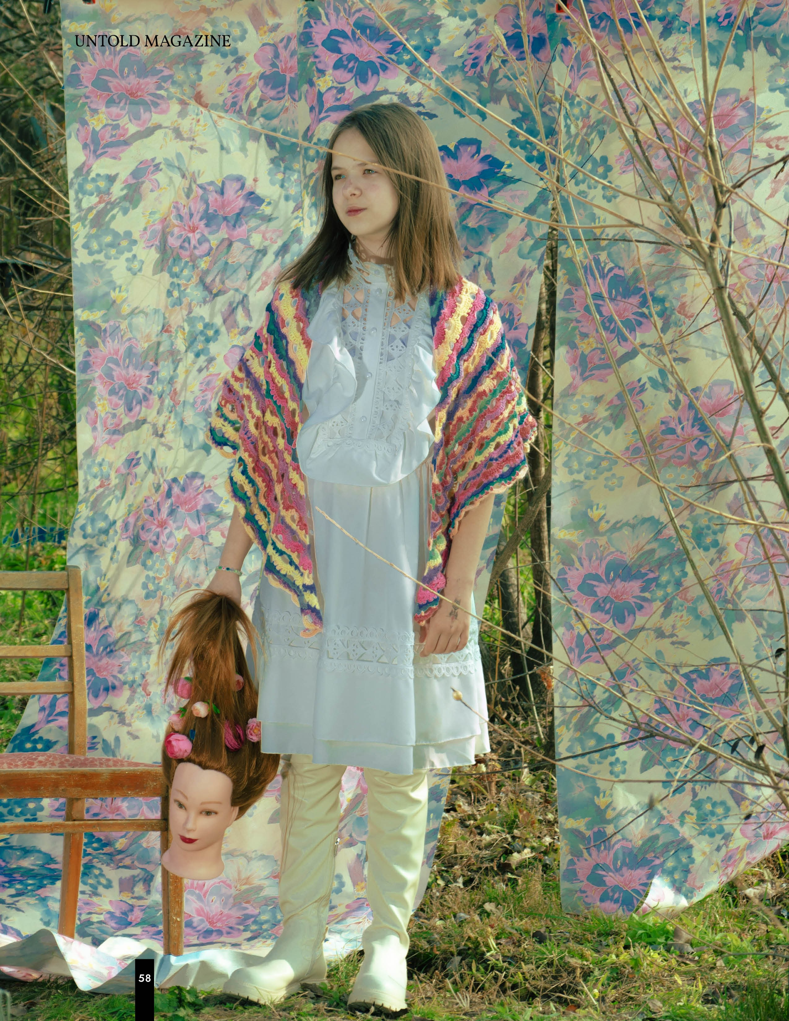 фотограф, фотосессия, фотосессия для подростка, женская фотосессия, Хабаровск, манекен, цветы, белое платье, девочка, принцесса, портретный фотограф, съемка на улице, фотосессия на улице, вязаный платок, высокие сапоги, подросток, фото проект, съемка, женский фотограф