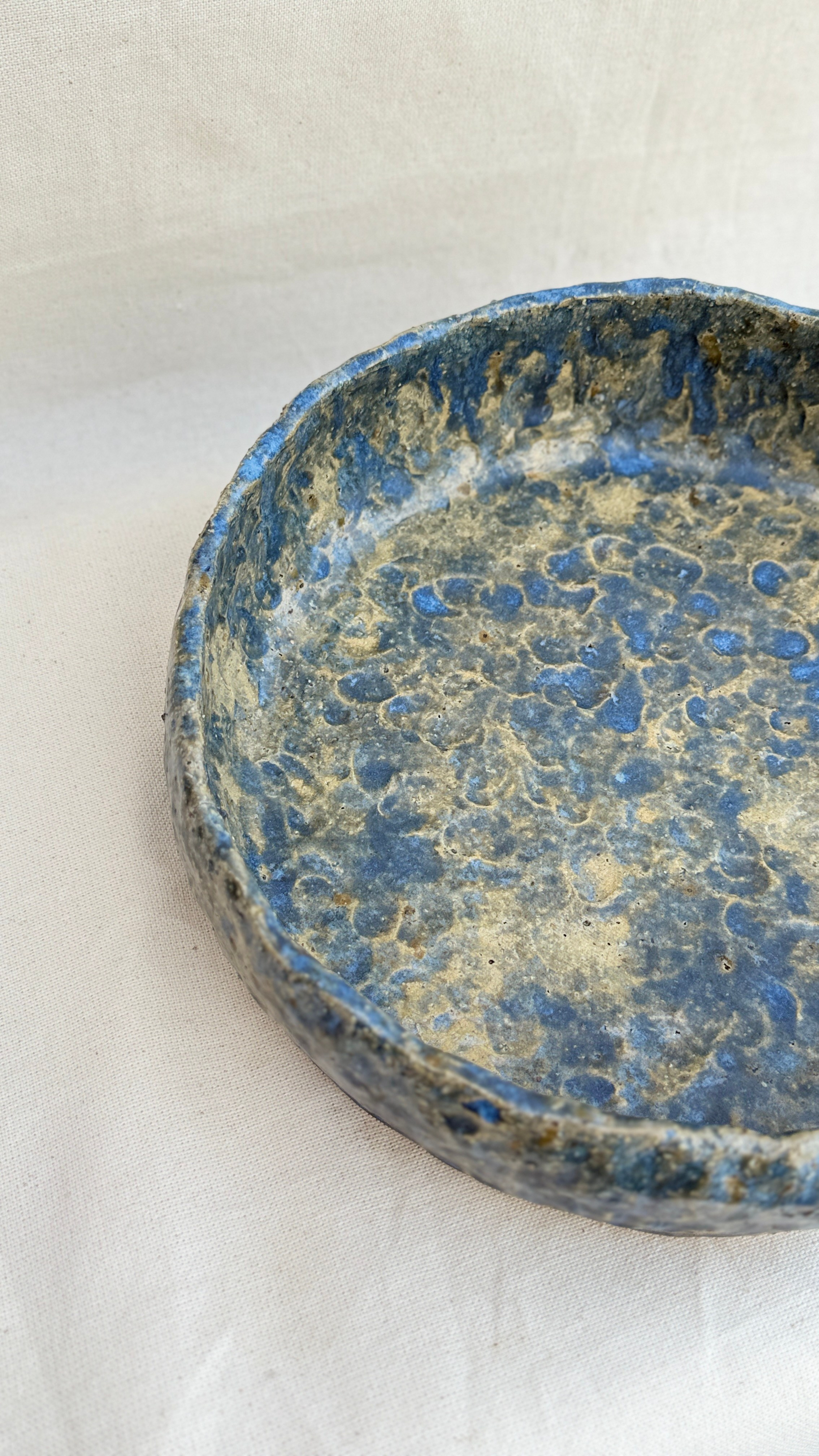 Блюдо «Голубая бездна». Арт-керамика Катерины Жизневской