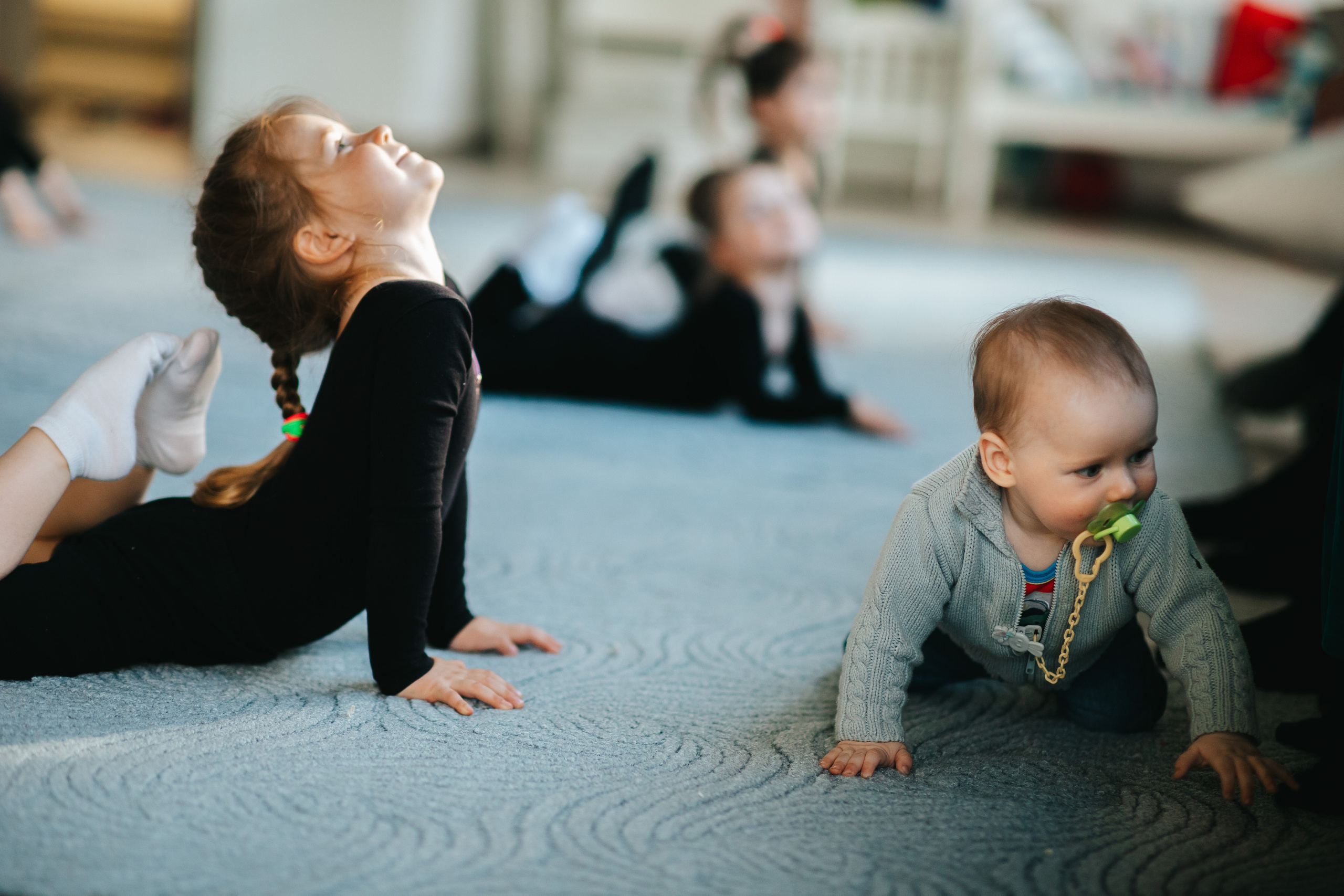 Занятие по гимнастике. Семейный lifestyle фотограф в Санкт-Петербурге Людмила Пахомова