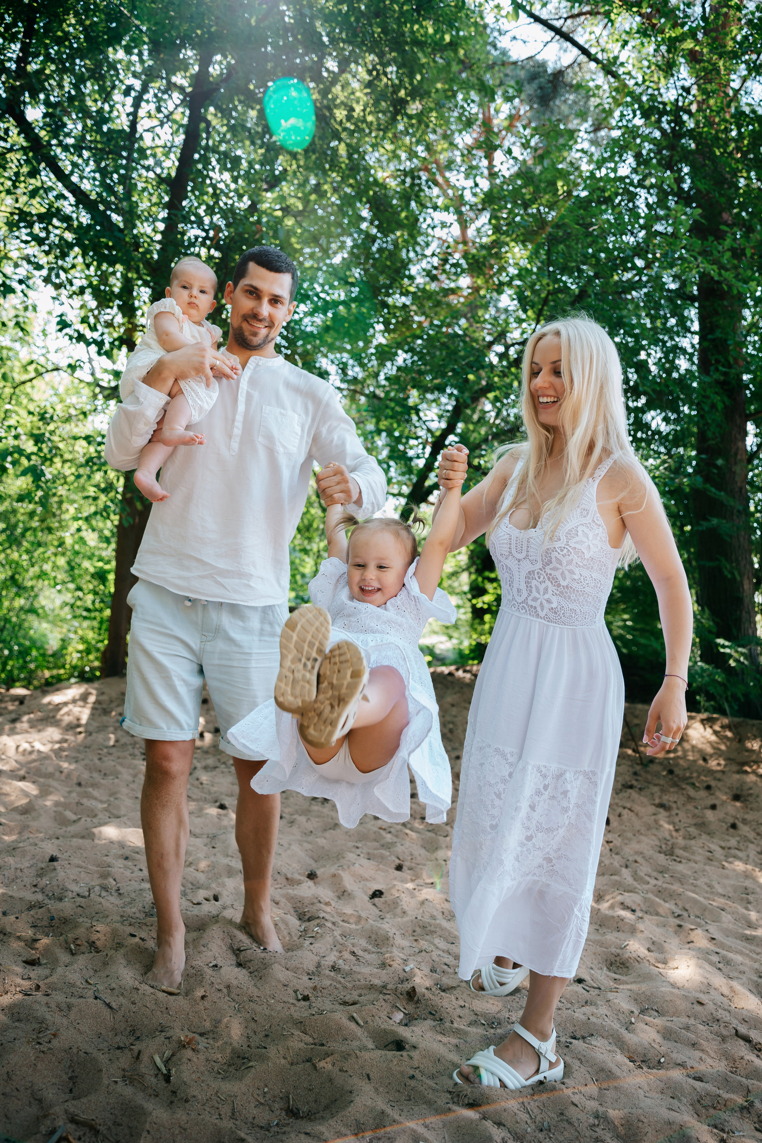 Фотопрогулка на Финском заливе. Александр, Таня, Оливия и Тая. Семейный lifestyle фотограф в Санкт-Петербурге Людмила Пахомова