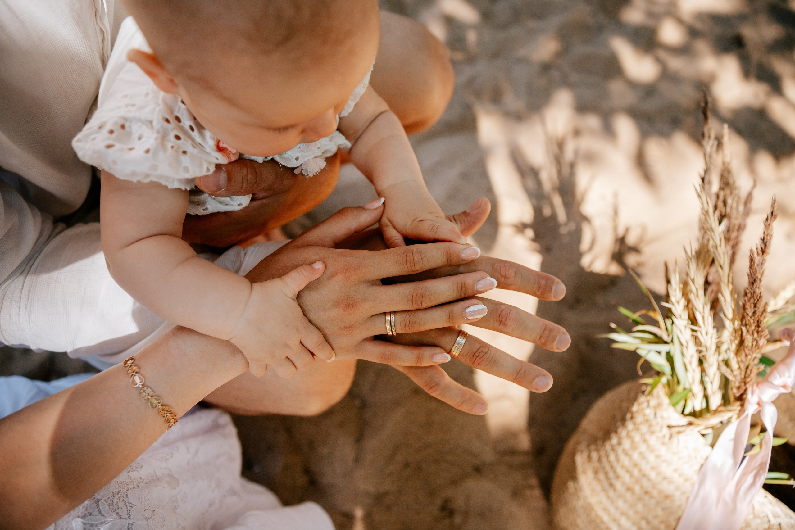 Фотопрогулка на Финском заливе. Александр, Таня, Оливия и Тая. Семейный lifestyle фотограф в Санкт-Петербурге Людмила Пахомова