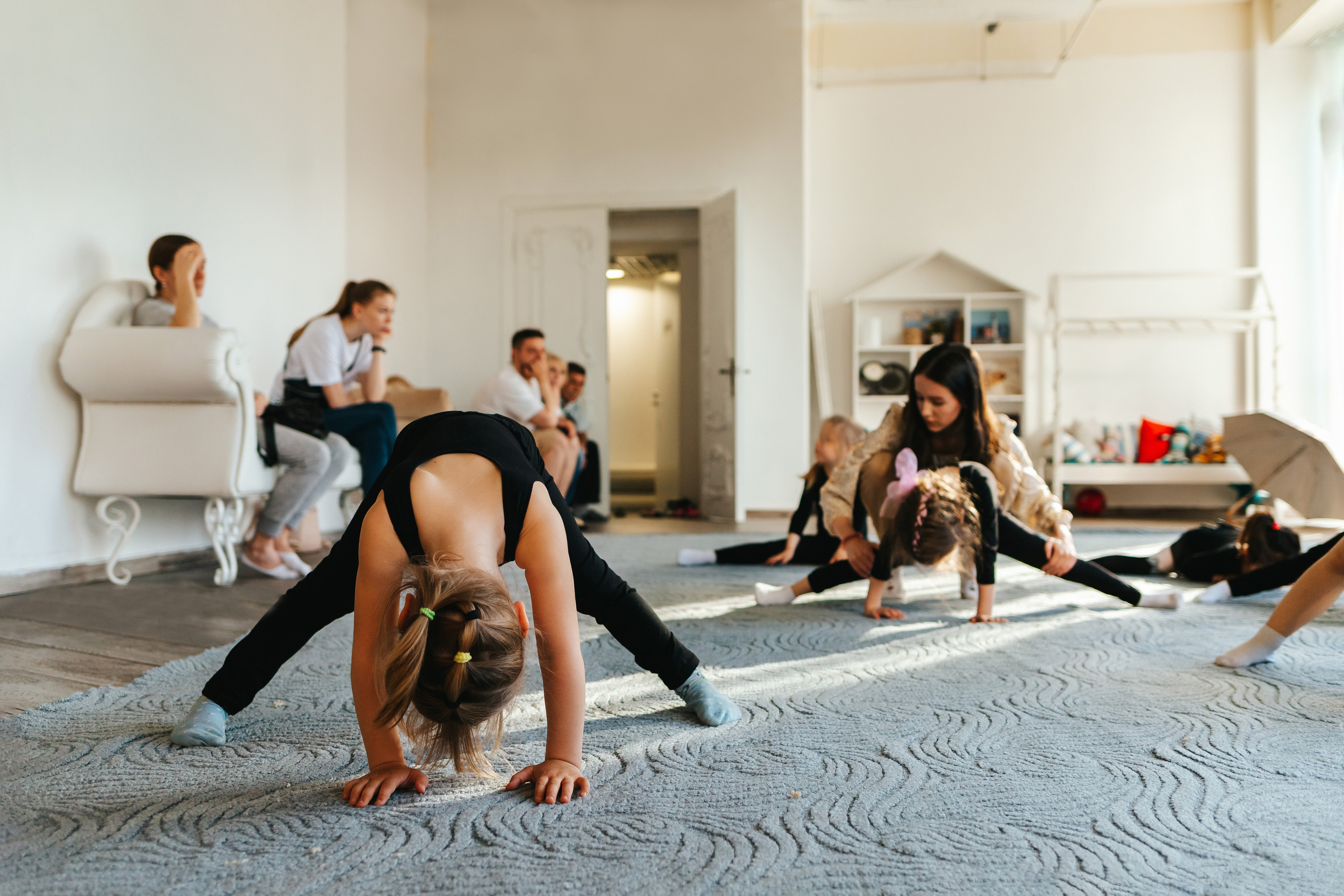 Занятие по гимнастике. Семейный lifestyle фотограф в Санкт-Петербурге Людмила Пахомова