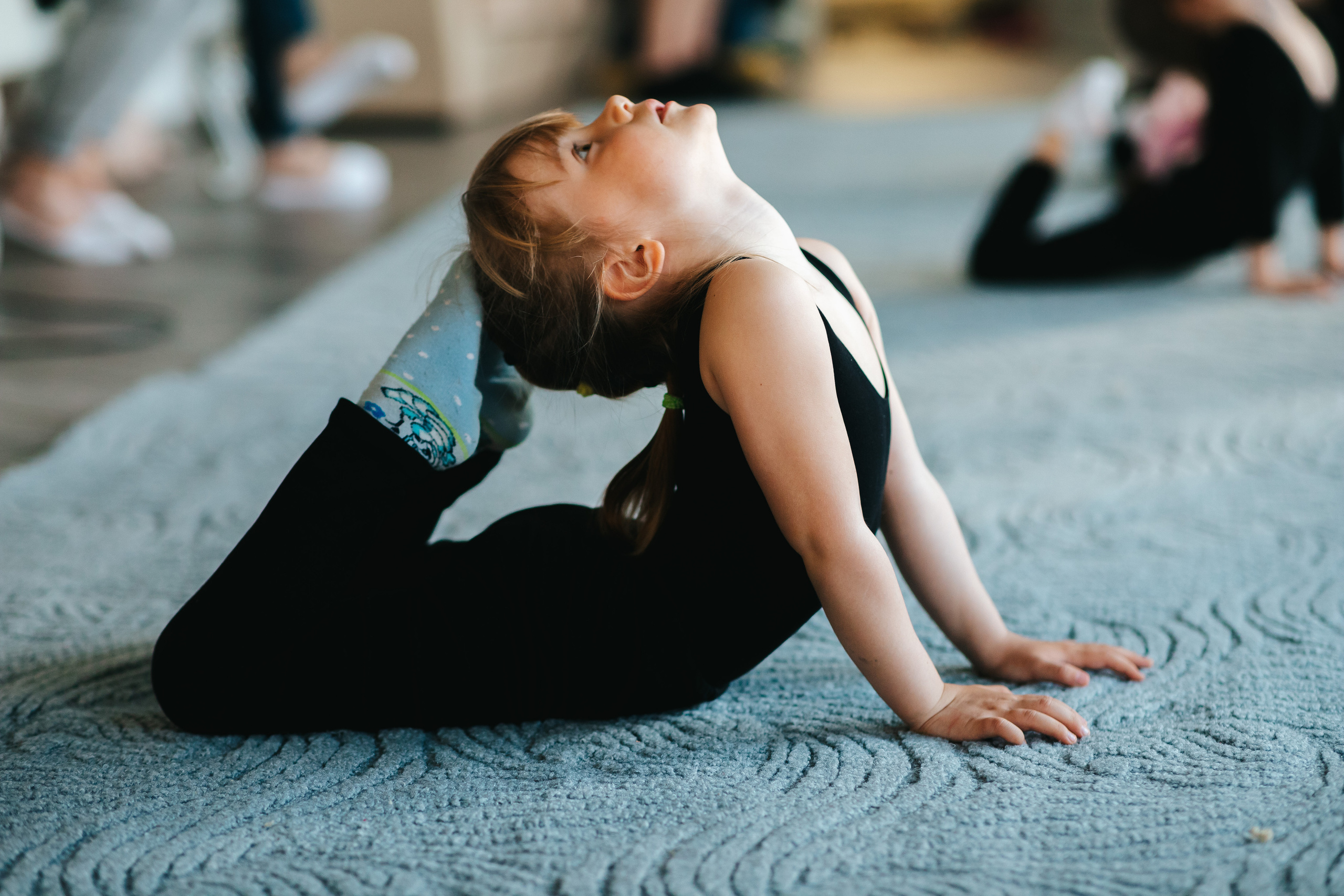 Занятие по гимнастике. Семейный lifestyle фотограф в Санкт-Петербурге Людмила Пахомова