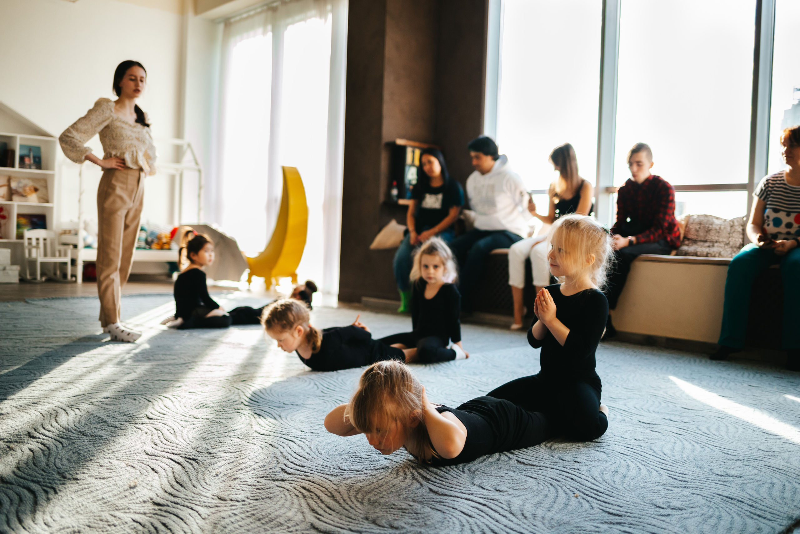 Занятие по гимнастике. Семейный lifestyle фотограф в Санкт-Петербурге Людмила Пахомова