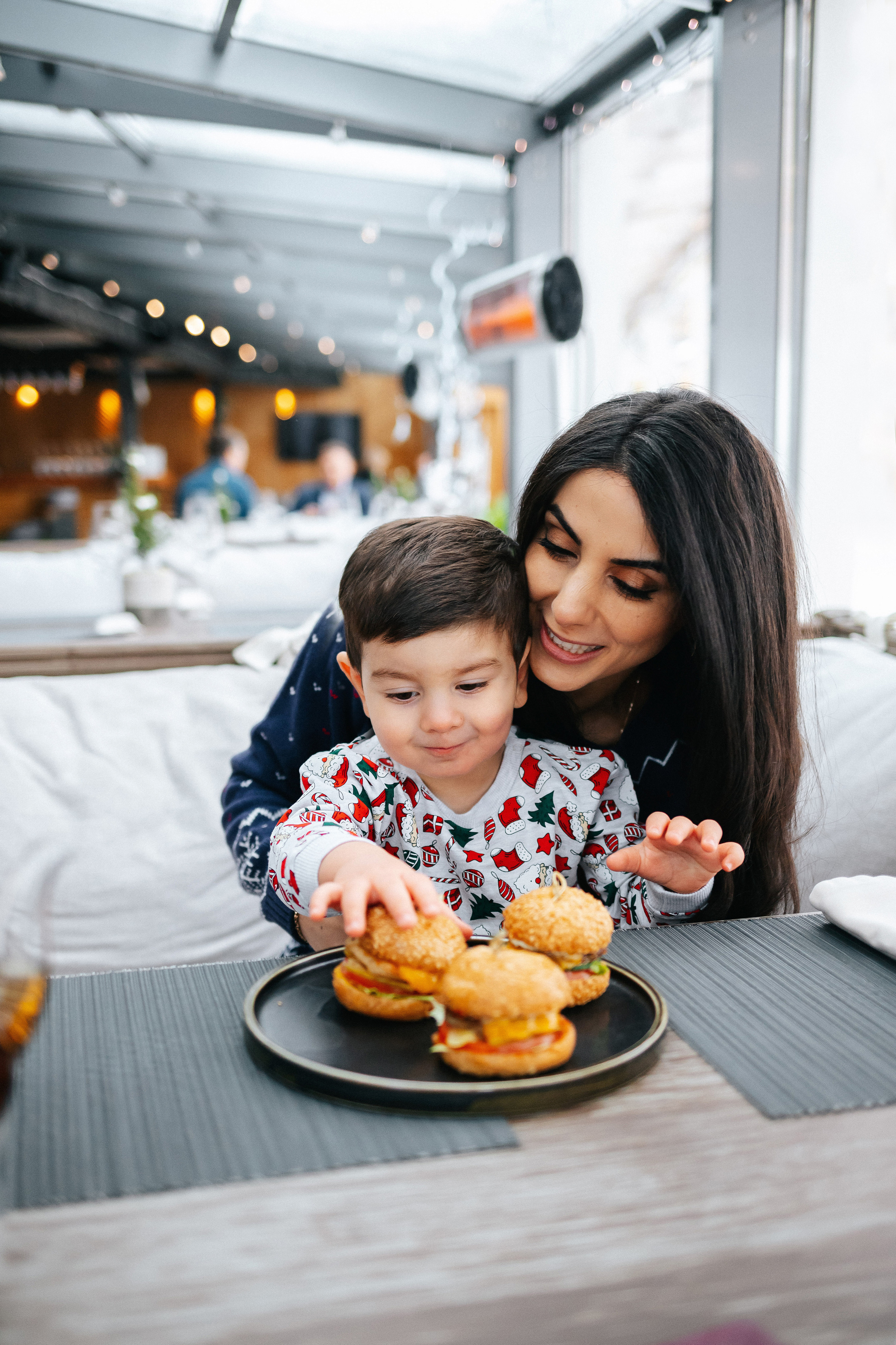 Новогодняя прогулка и фотосессия в кафе. Семейный lifestyle фотограф в Санкт-Петербурге Людмила Пахомова