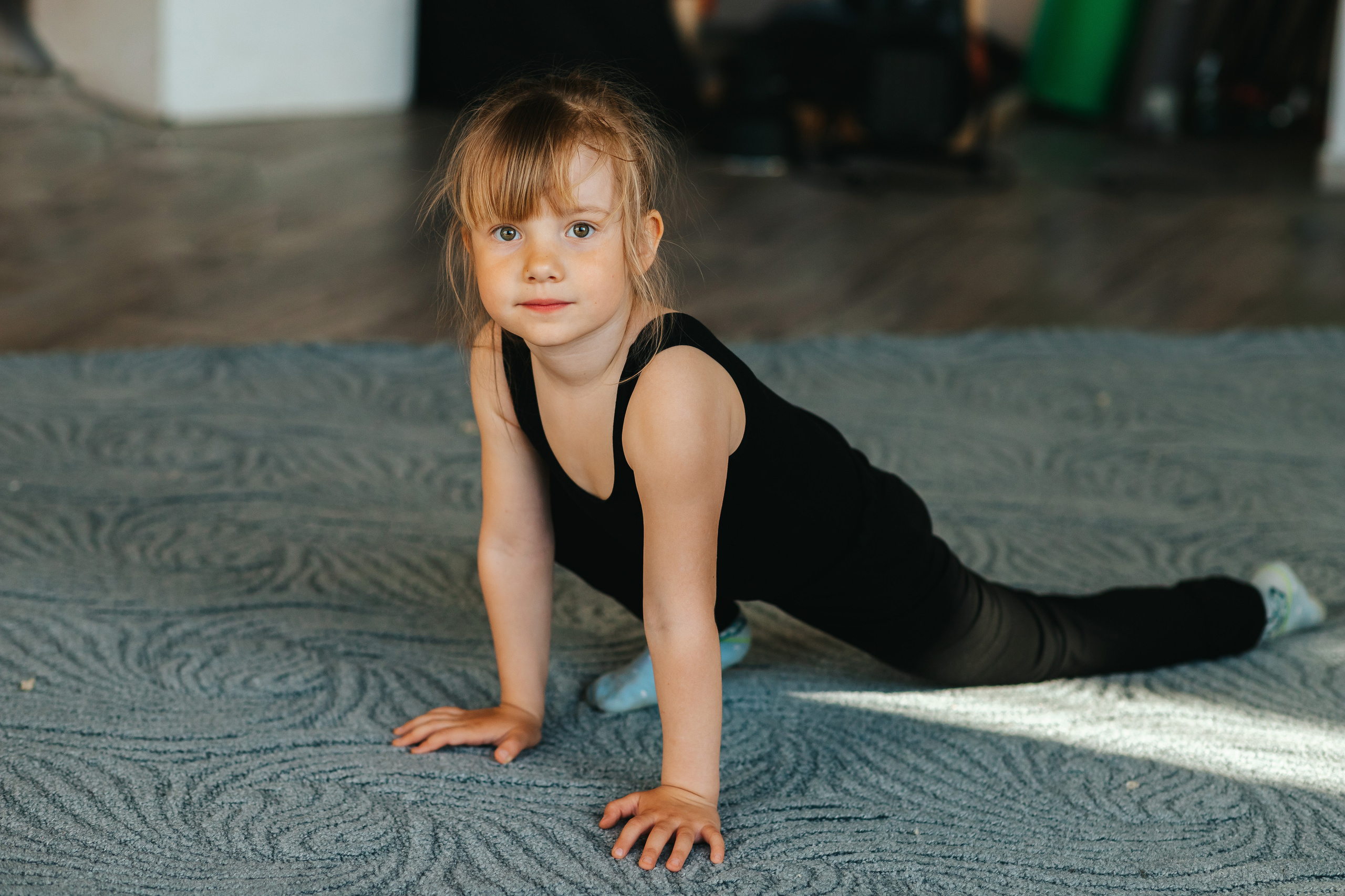 Занятие по гимнастике. Семейный lifestyle фотограф в Санкт-Петербурге Людмила Пахомова