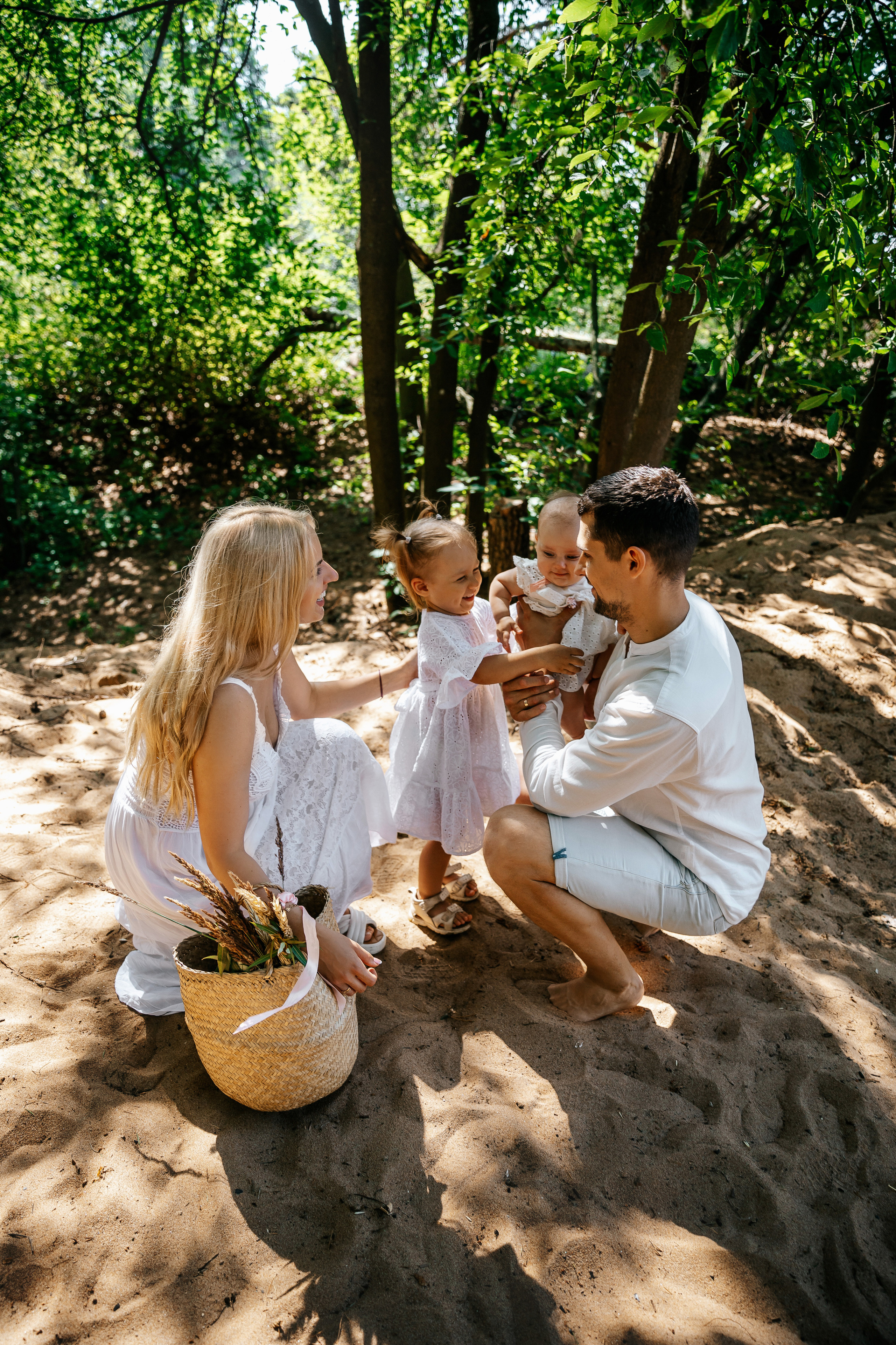 Фотопрогулка на Финском заливе. Александр, Таня, Оливия и Тая. Семейный lifestyle фотограф в Санкт-Петербурге Людмила Пахомова