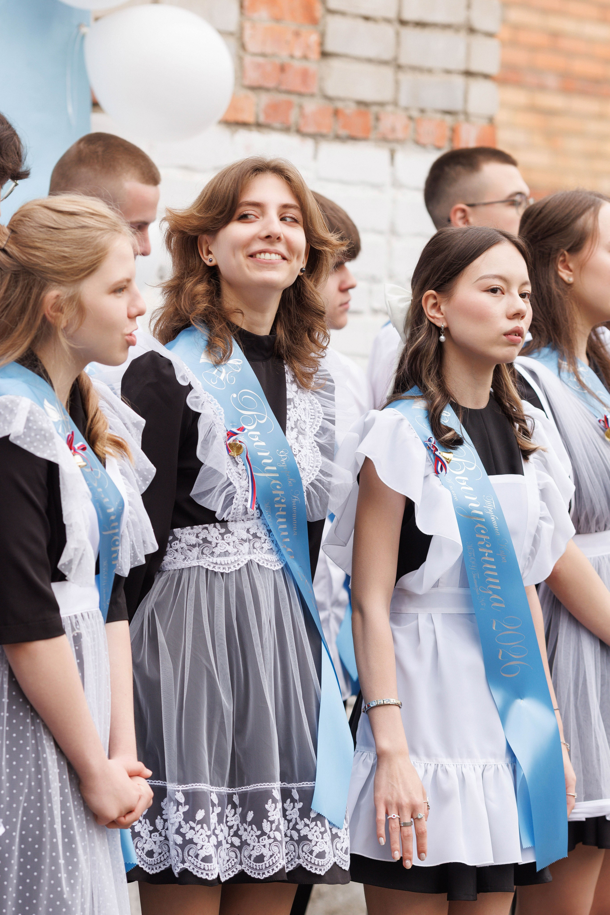 Последний звонок Гимназия Артем. Photoalbum-vl.ru