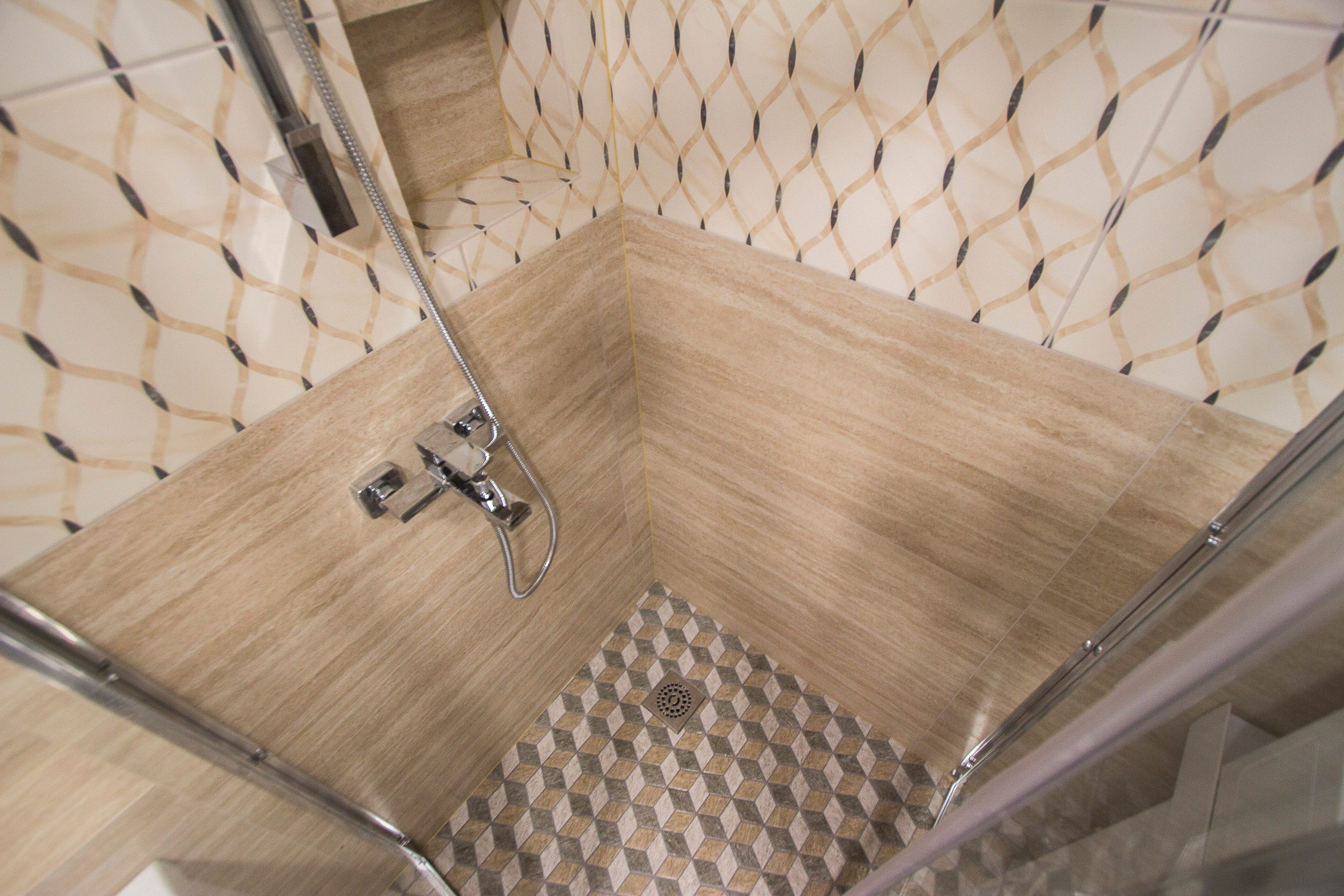 Угловая прегородка для душевой Cezares идеальное решение 