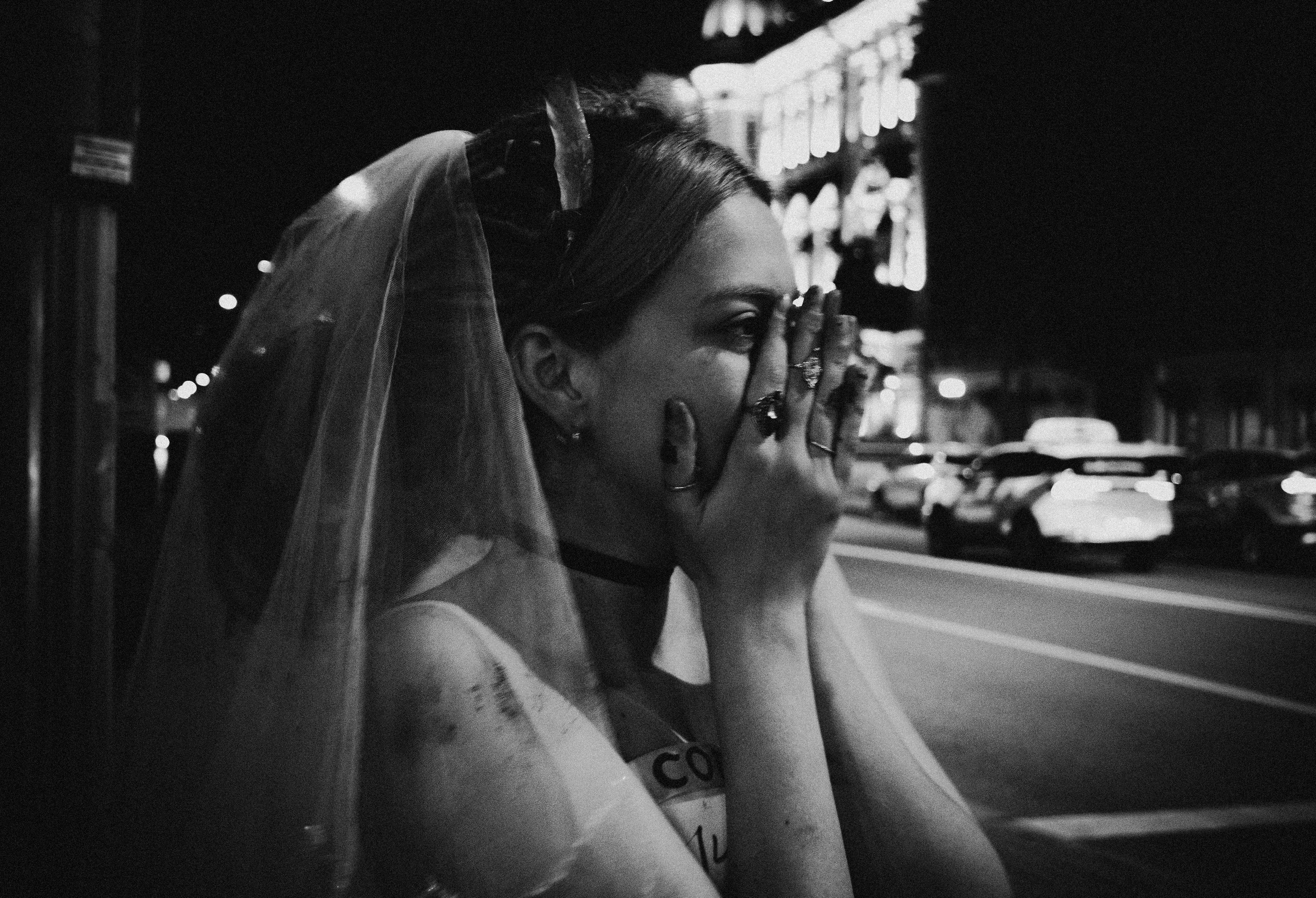 Нестандартная свадьба без жениха, невеста в грязном платье