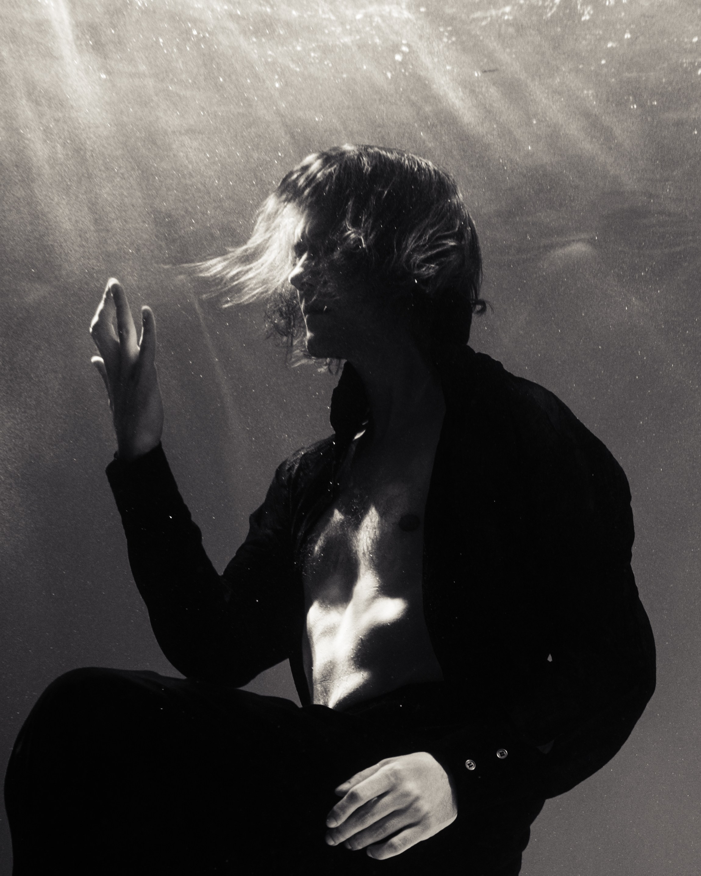 Мужская съёмка под водой. Фотоведьма Дарья Нечинская