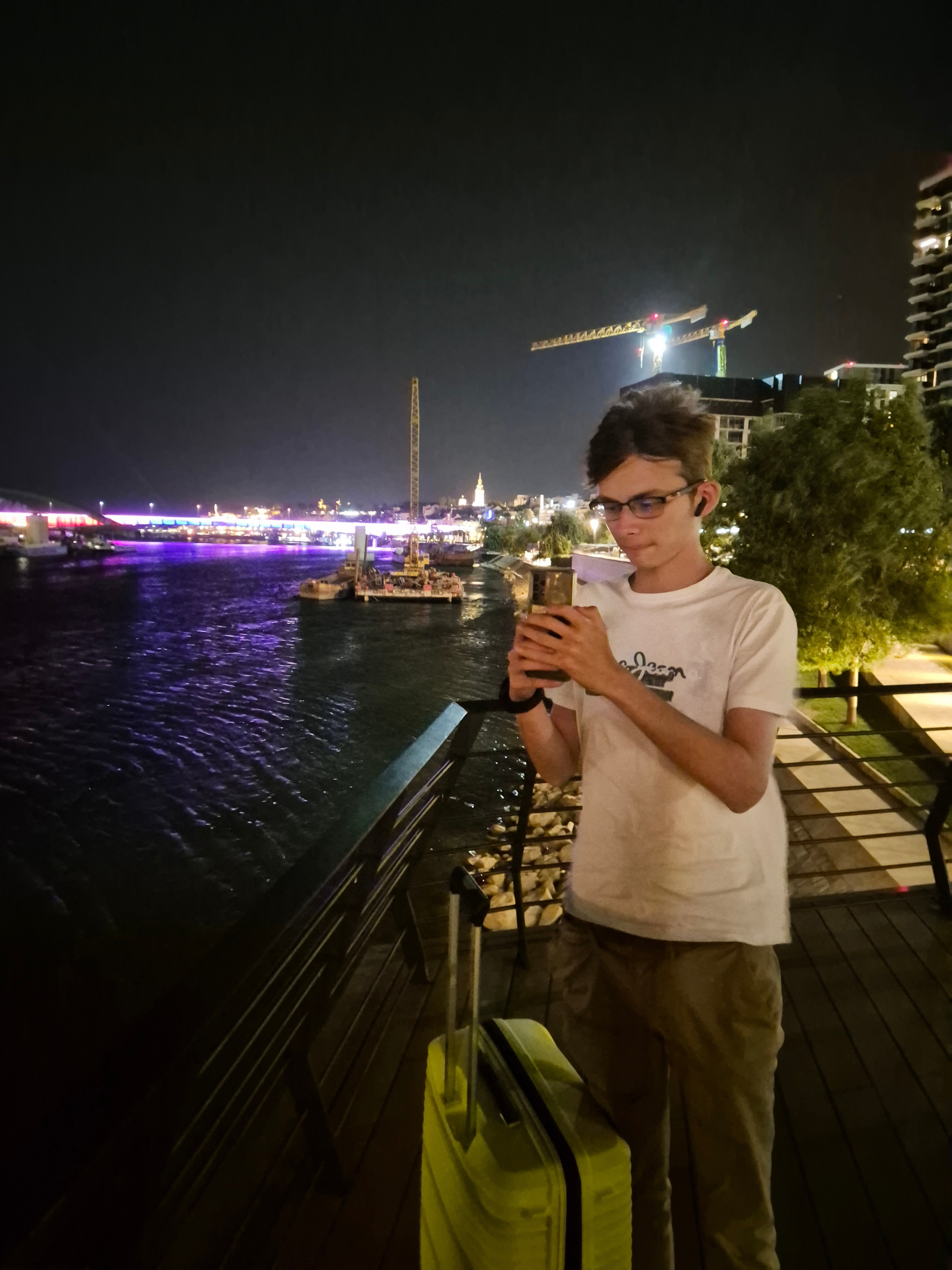 Пора было обновить запас чемоданчиков