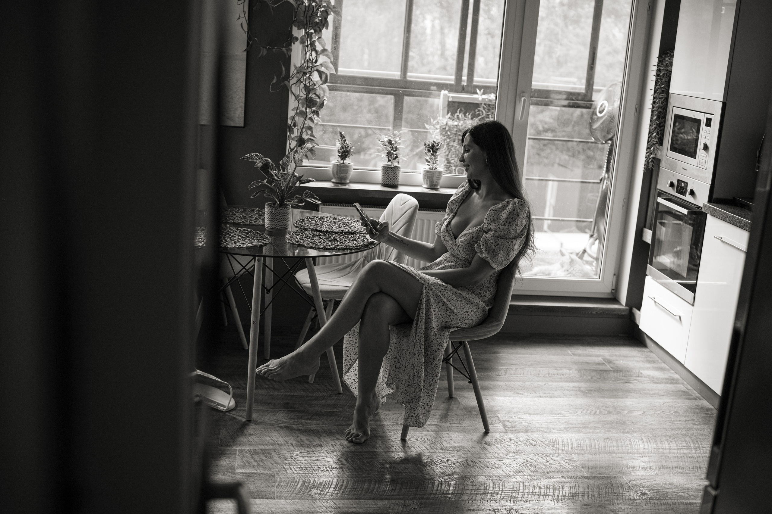 Алиса дома с мамой, братом и котом. Семейный детский ньюборн фотограф в Москве Марта Петрова