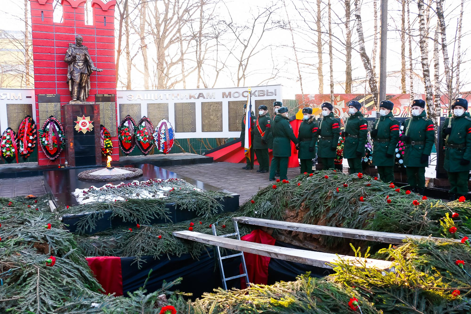 Захоронение останков защитников Москвы. Мария Ткаченко. Документальная фотография