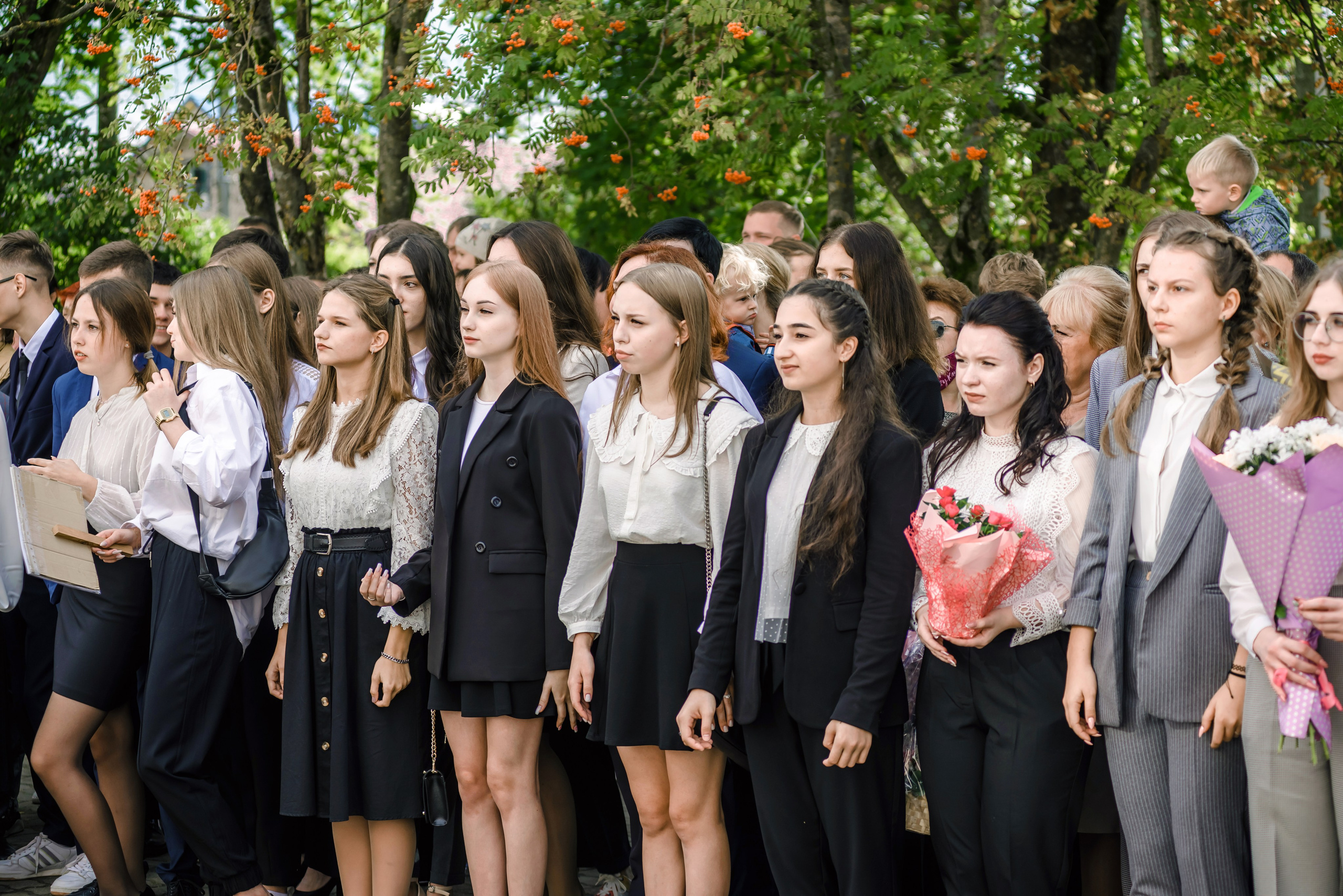 Линейка 11-е классы 2023. Фотограф Галина Лисанова, г. Брянск