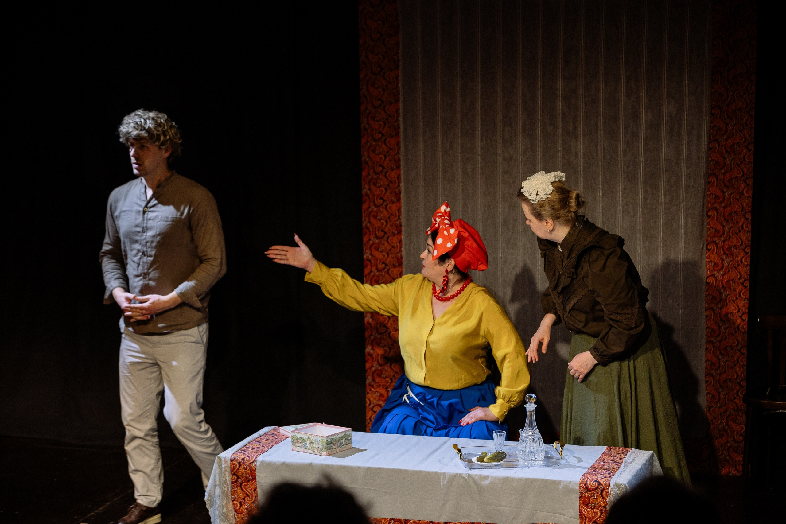 Театр Арт-Авеню _ Женитьба Бальзаминова. Фотограф Юлия Мальцева