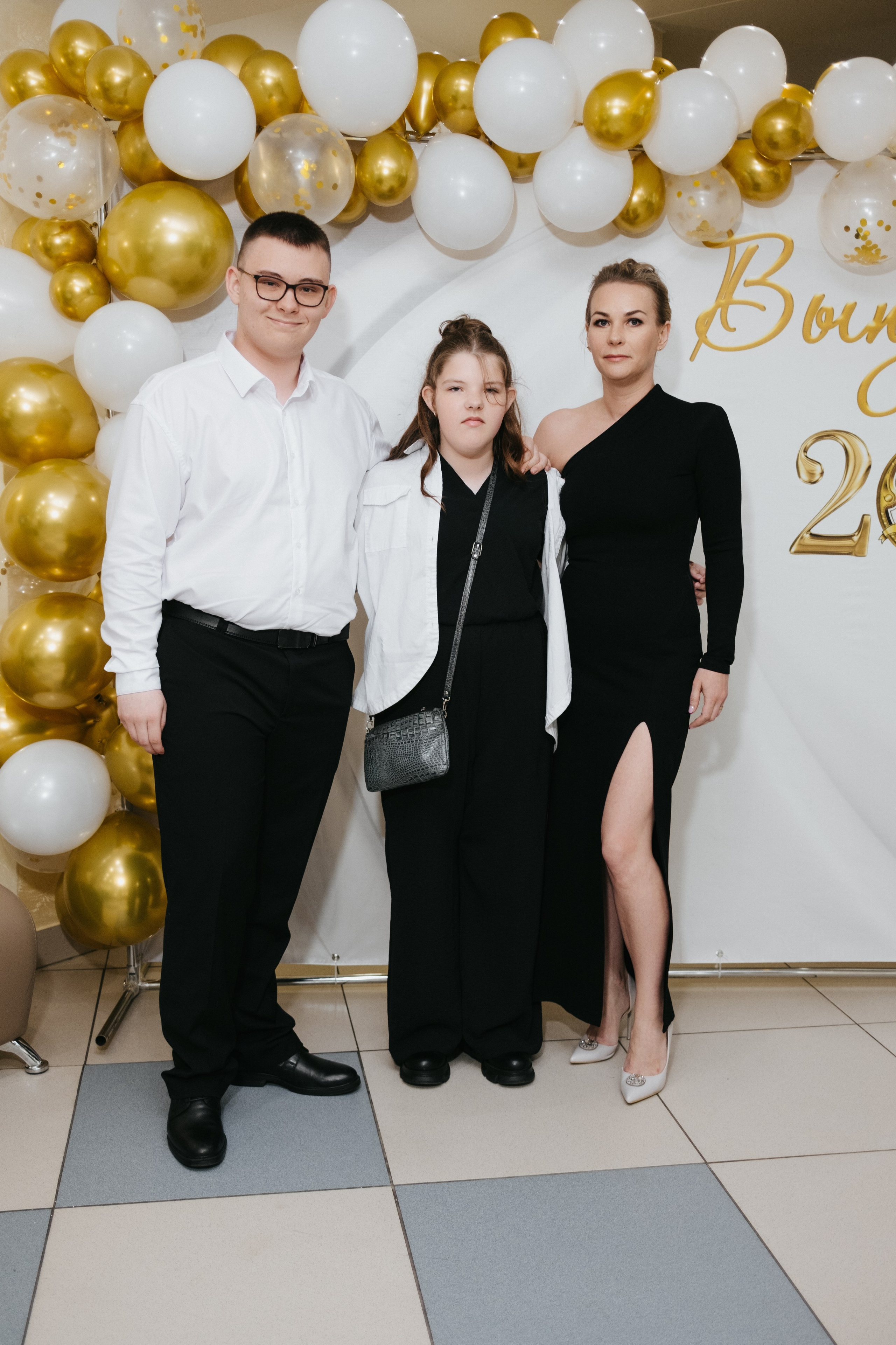 Выпускной 11 класс школы № 30. Свадебный и репортажной фотограф Денис Ожигин в Краснодаре и Краснодарском крае