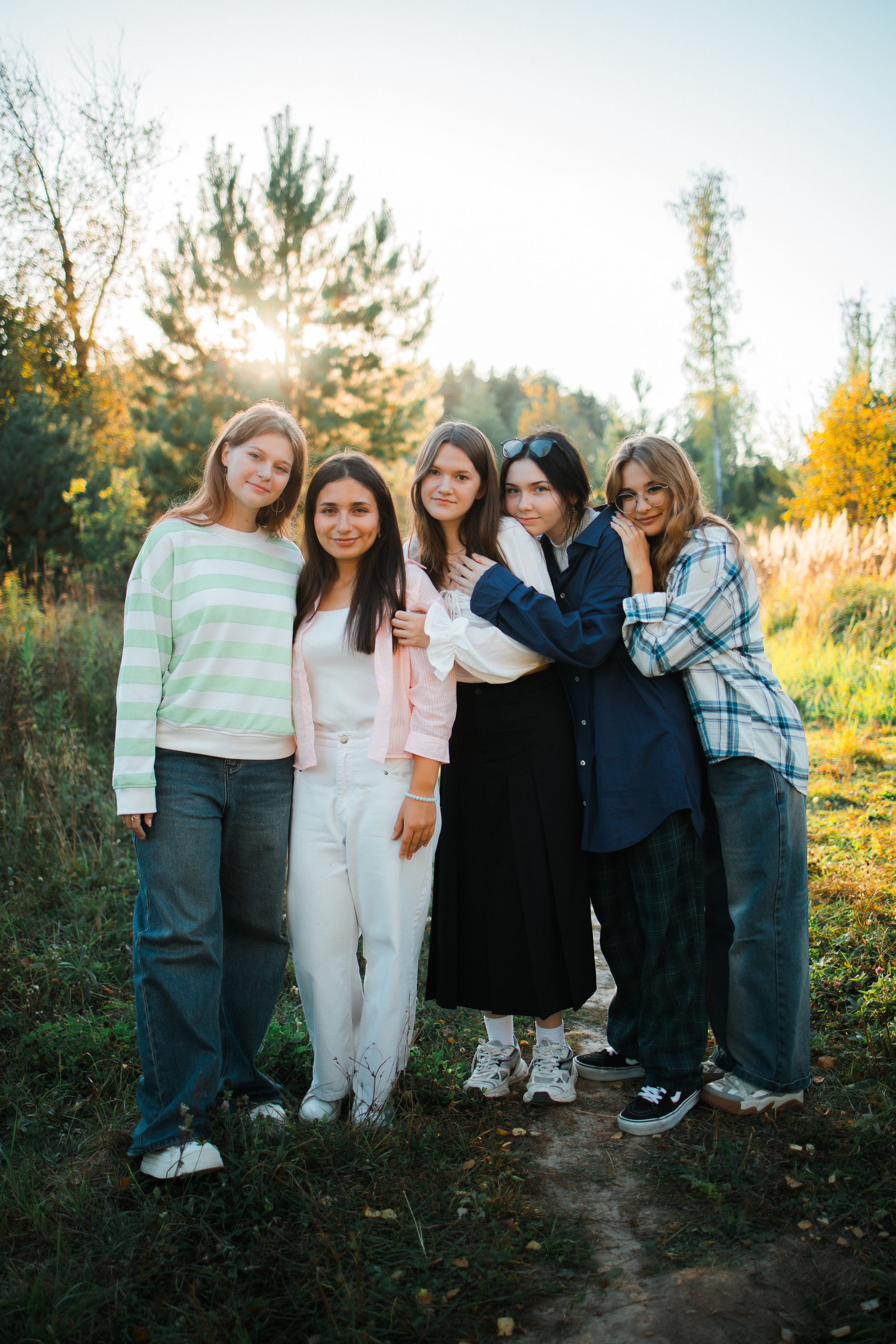Осенняя фотосессия для выпускных альбомов 11 классов в Тарусе 2025 год. Выпускные альбомы в Серпухове