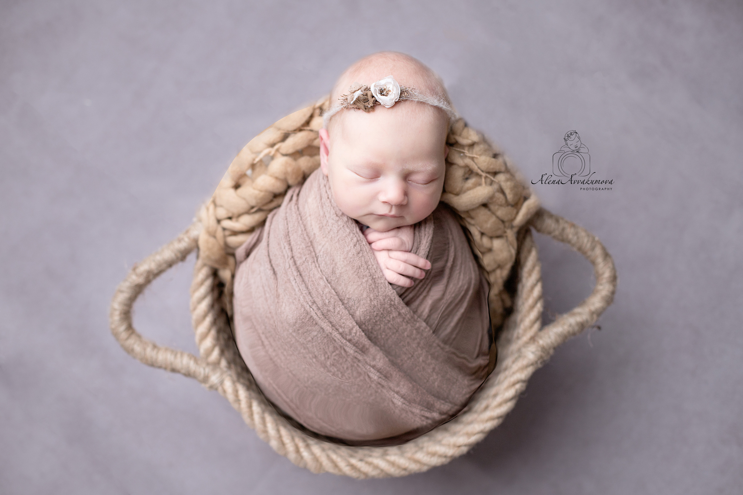 Фотограф новорожденных в Губкинском Алена Аввакумова