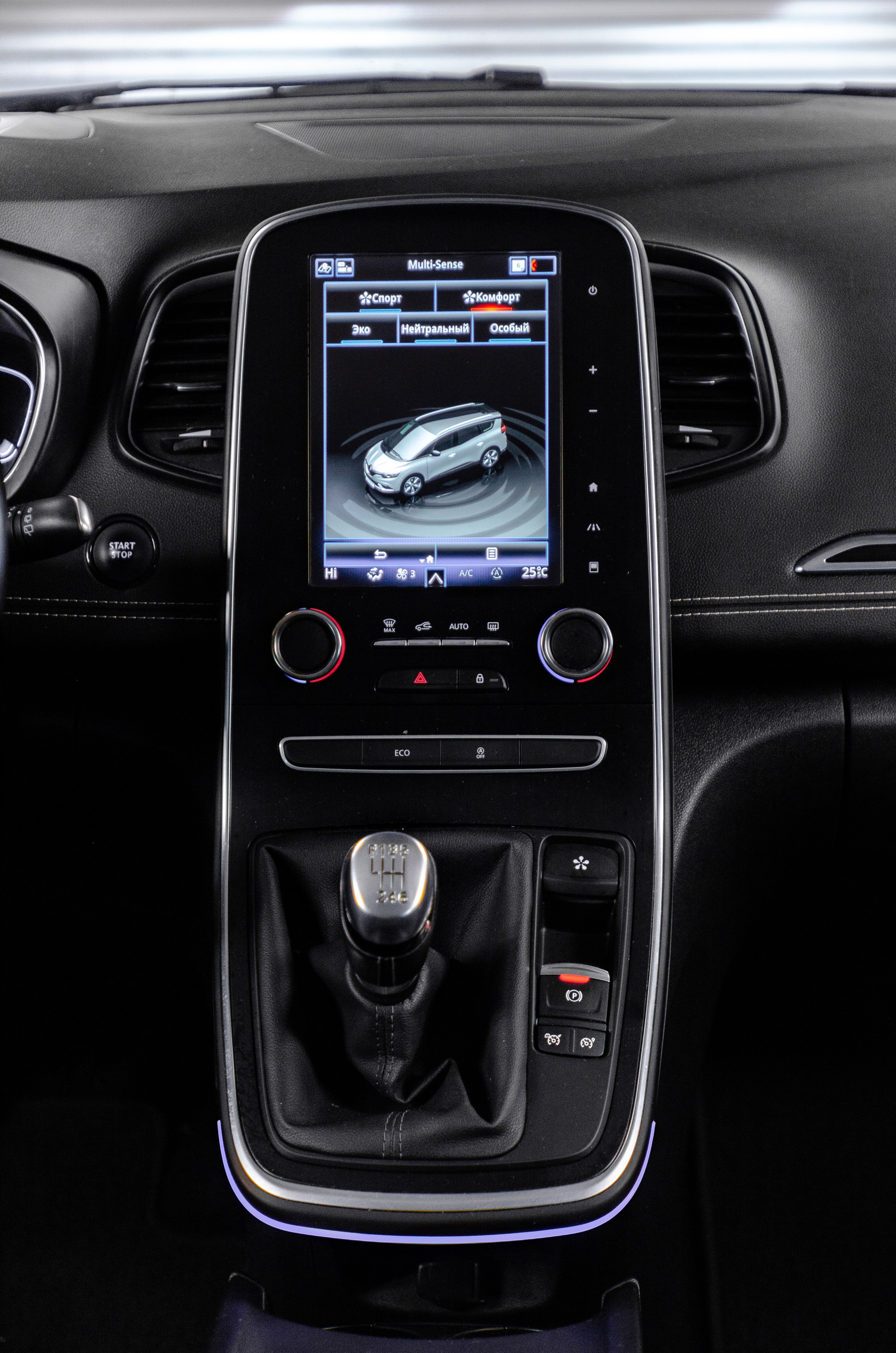 Renault. Автомобильный и интерьерный фотограф в Минске Александр Тагаев