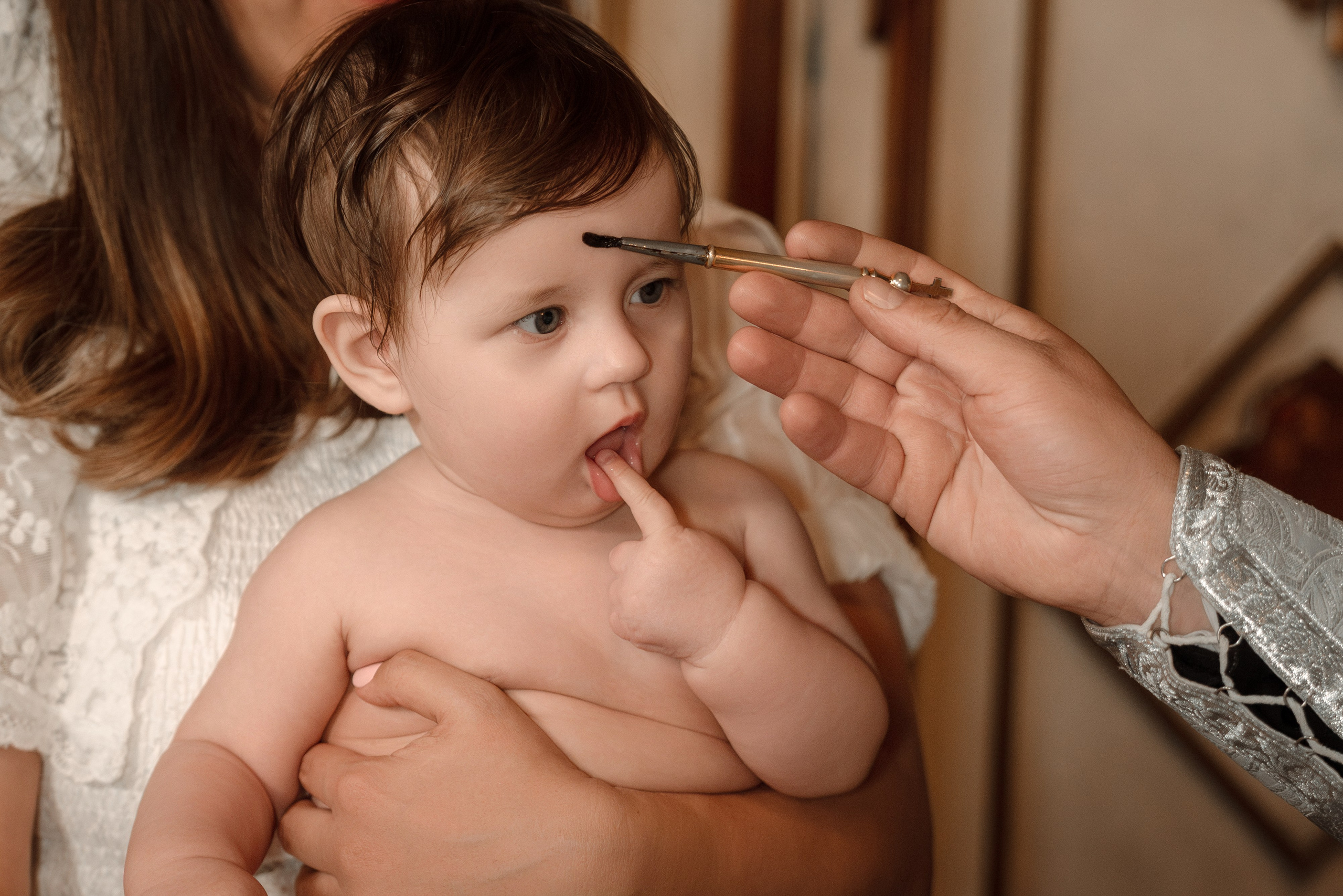 Крещение Вареньки в Храме Воскресения Словущего в Даниловской Слободе. Фото- и видеосъёмка крещения и венчания. Фотограф на крещение Москва