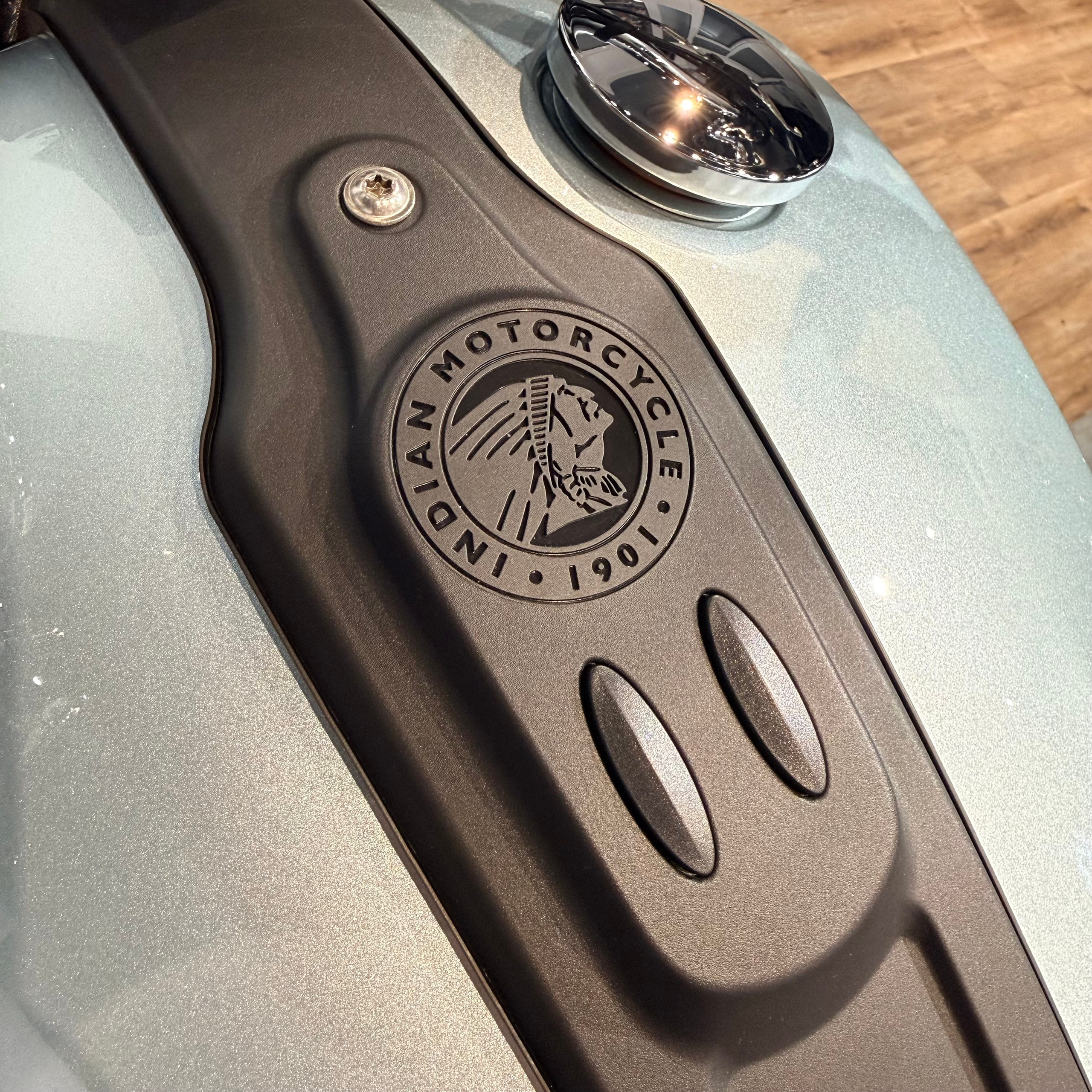 2025 NEW INDIAN Scout Sixty Limited Silver Quartz. Hello Davidson, Москва. Только хорошие мотоциклы…