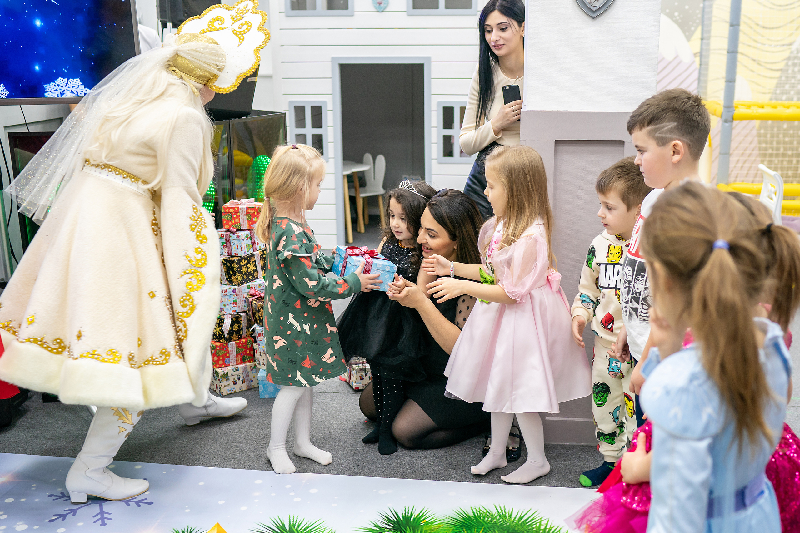 Новогодний Утренник с Гринчем. Фотограф на Крещение и Венчание в Красноярске Рамазанова Юлия