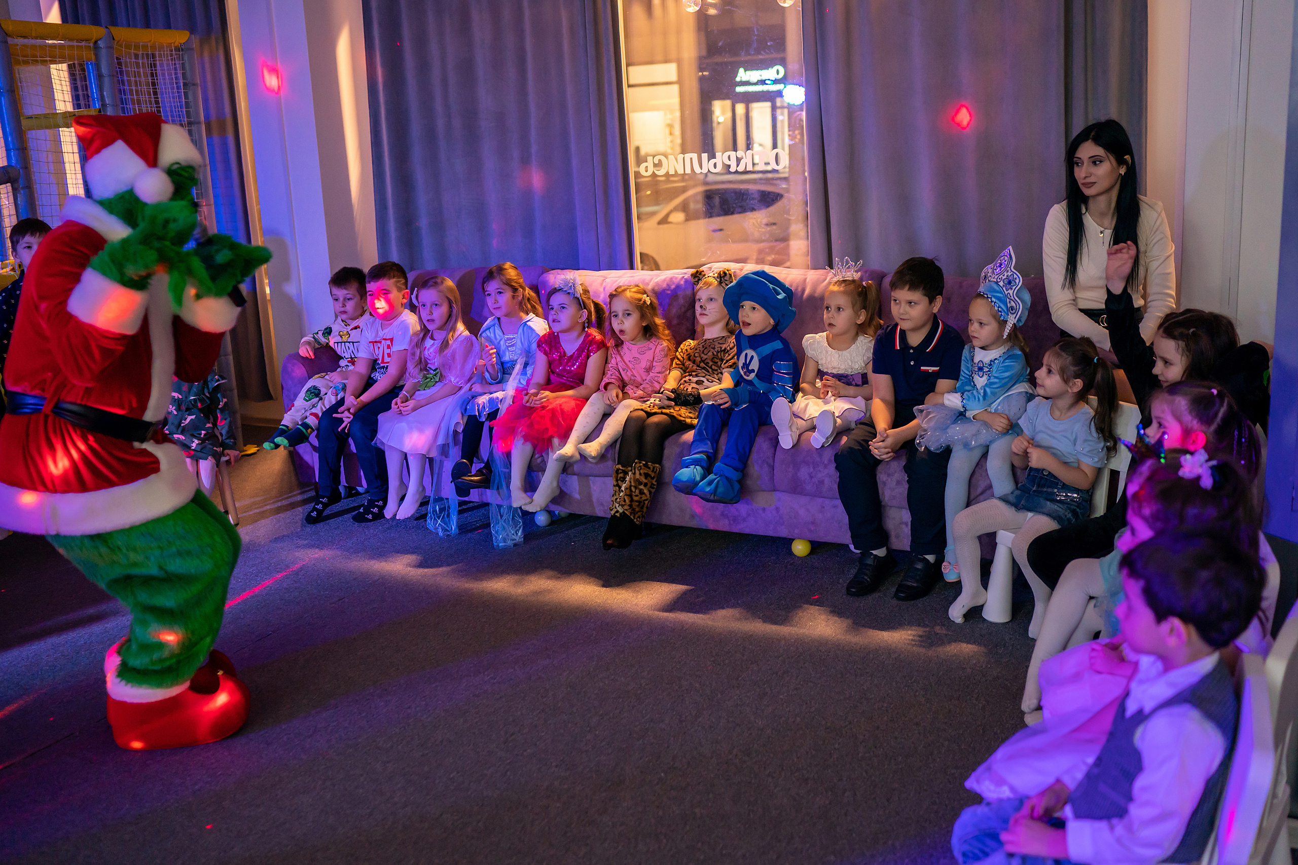 Новогодний Утренник с Гринчем. Фотограф на Крещение и Венчание в Красноярске Рамазанова Юлия