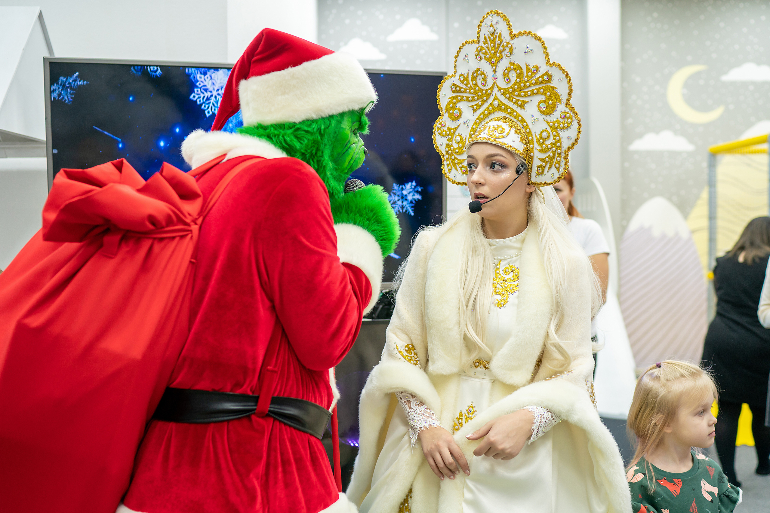 Новогодний Утренник с Гринчем. Фотограф на Крещение и Венчание в Красноярске Рамазанова Юлия