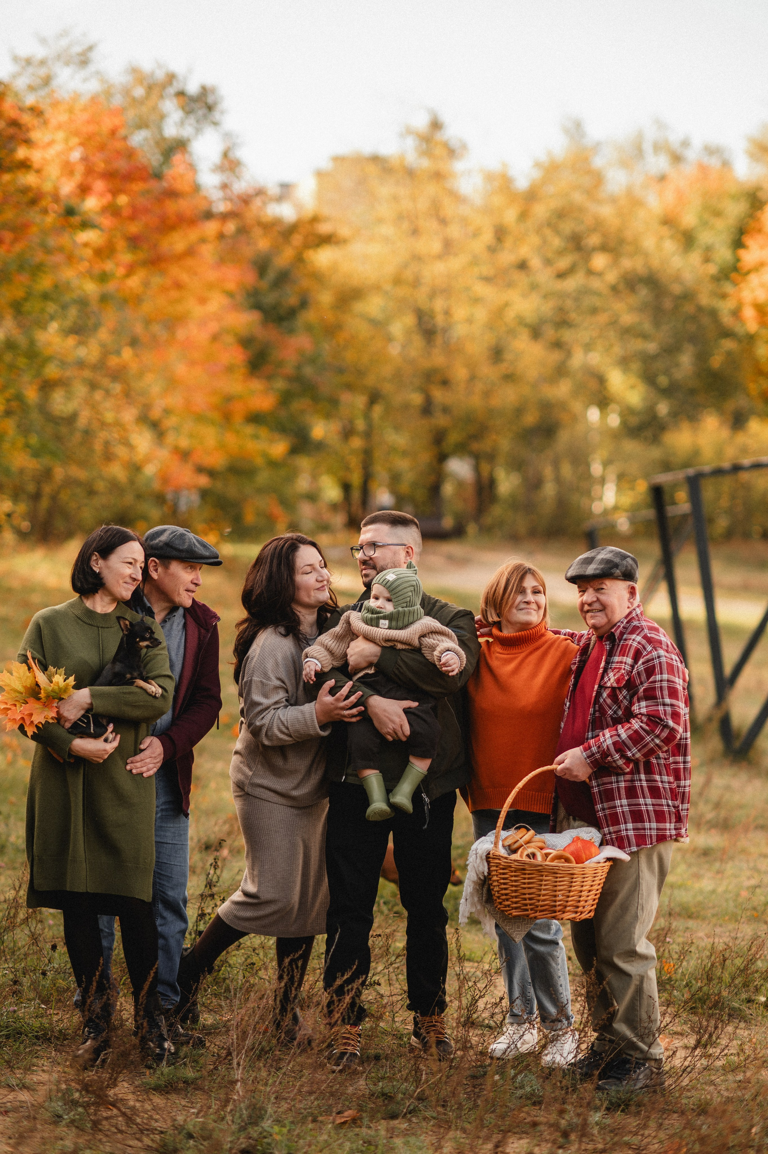 Осенняя фотосессия большой семьи в парке. Семейная фотосессия Бутово Москва фотограф Алина Морщагина