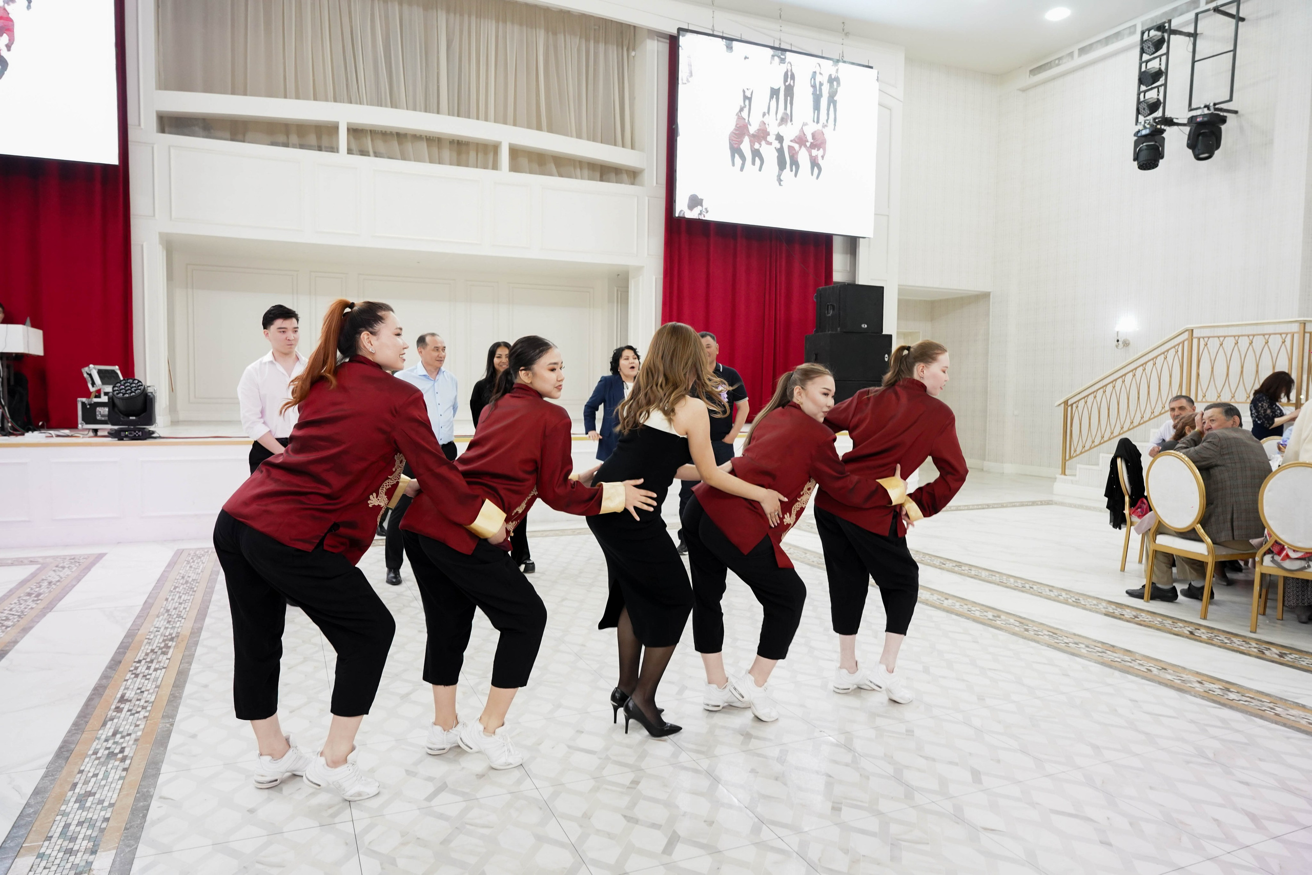 Dana uzatu. Фотограф Ернар Ержанов