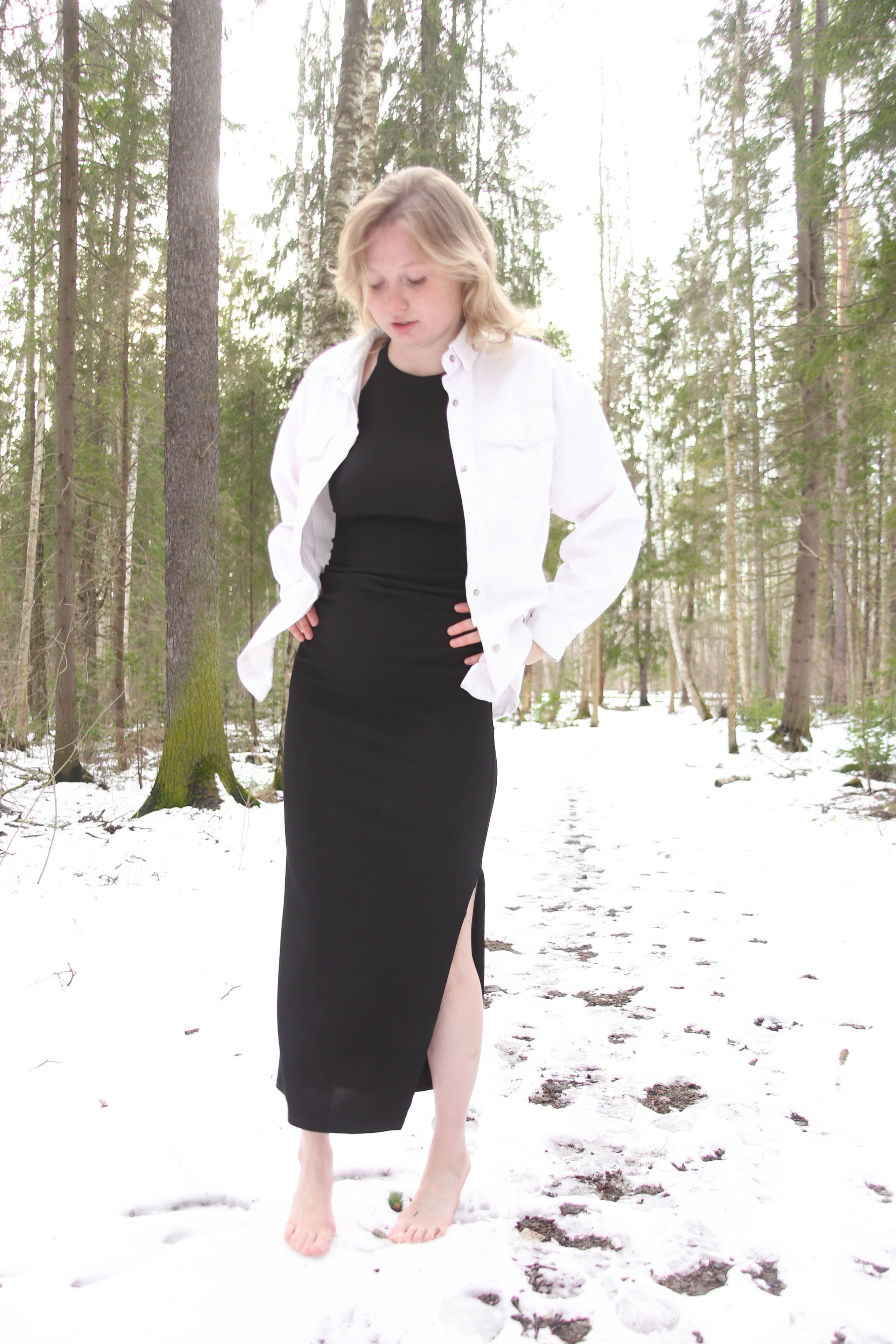 Диана на снегу босиком. Фотограф Пермь. Фотосессия в фотостудии Перми и на свежем воздухе