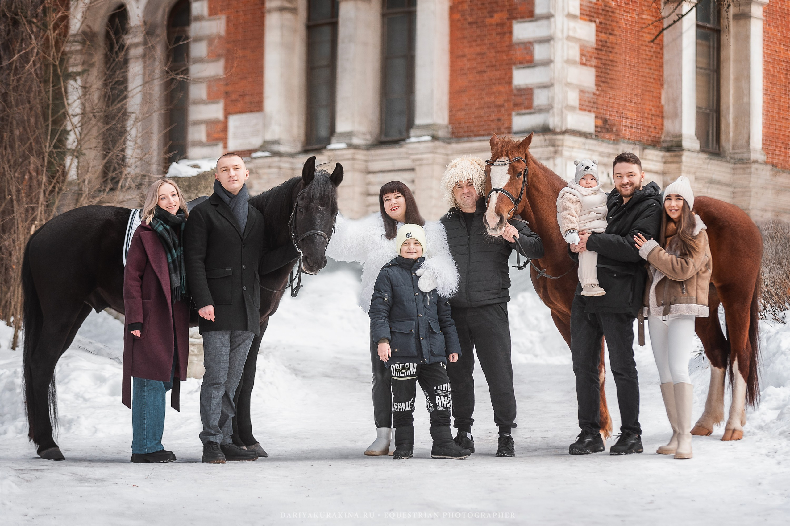 Большая семейная фотосессия в Усадьбе Быково. Конный фотограф Куракина Дарья • Фотосессии с лошадьми