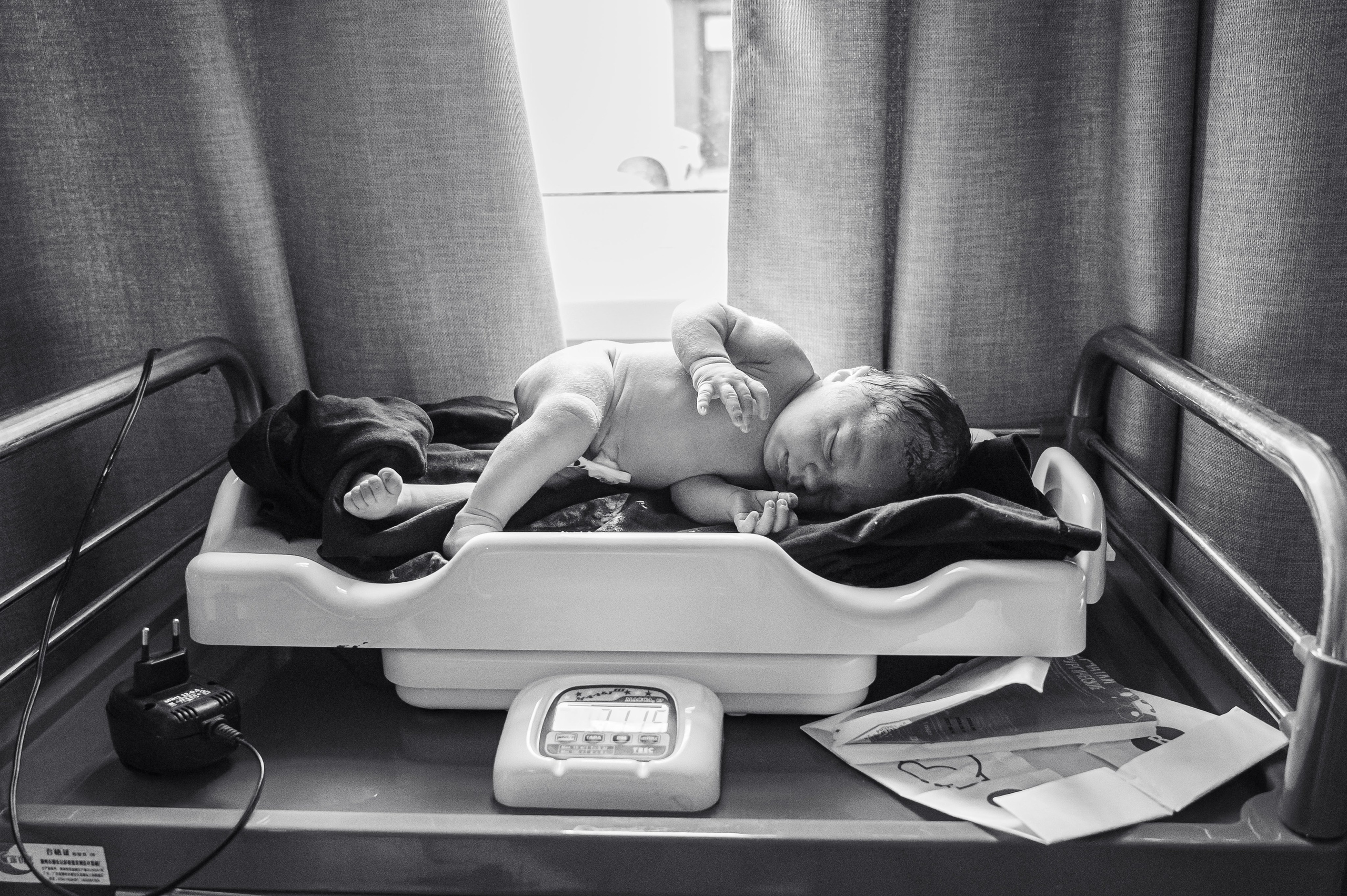 Кира родилась. Фотограф на роды СПБ Юлия Герасимова