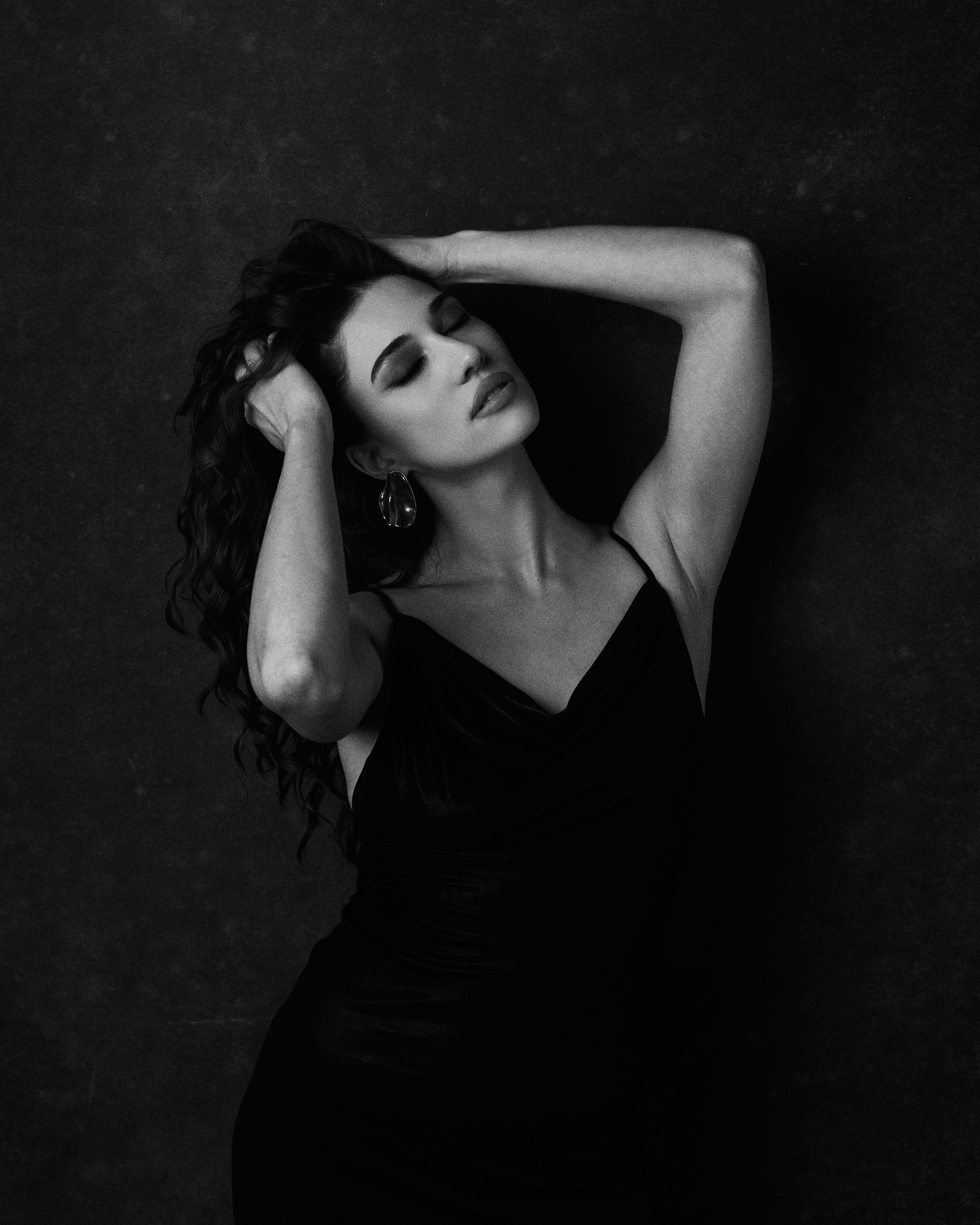 Gunai. Фэшн-фотография и портреты в Владивостоке. Превращаю съёмку в повествование — создаю образы с сюжетом, которые остаются в памяти