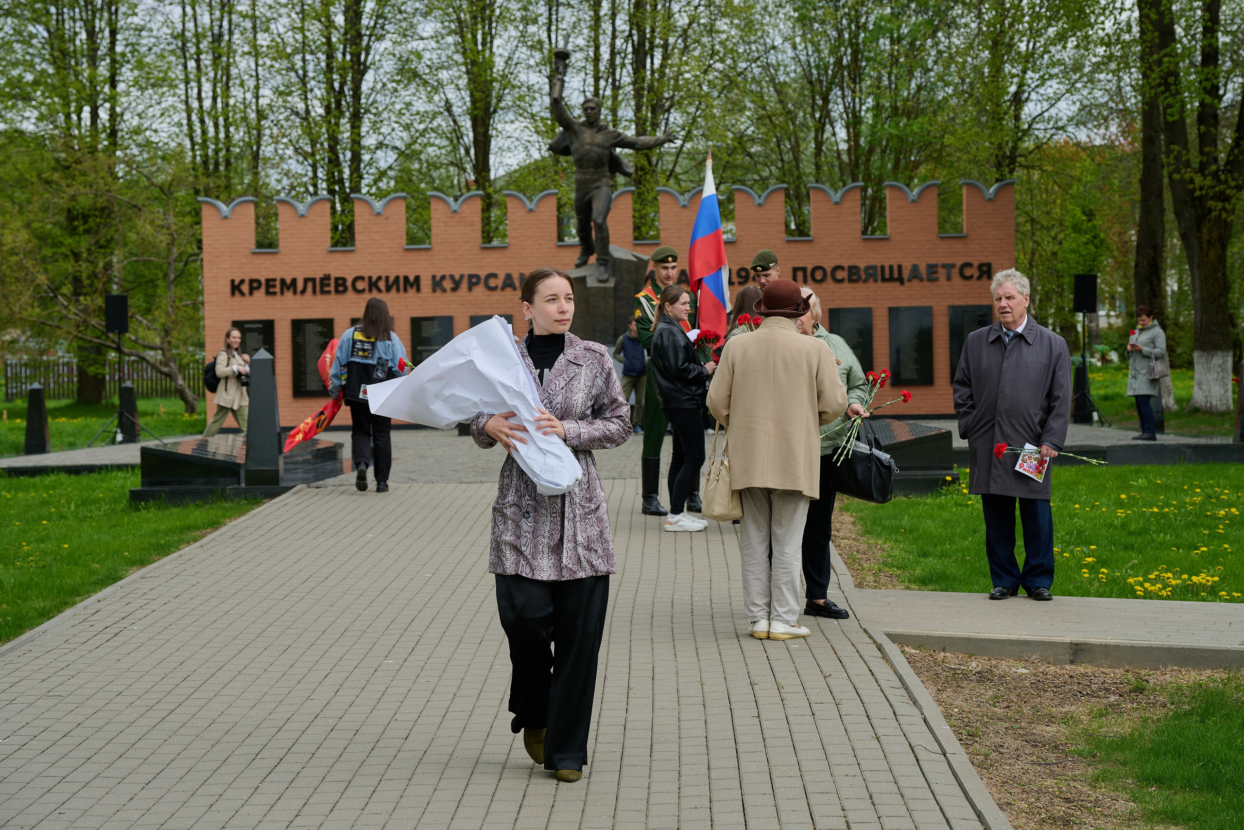 Памяти подвигу Кремлевских курсантов. Ярополец. Фотограф Роман Адлер