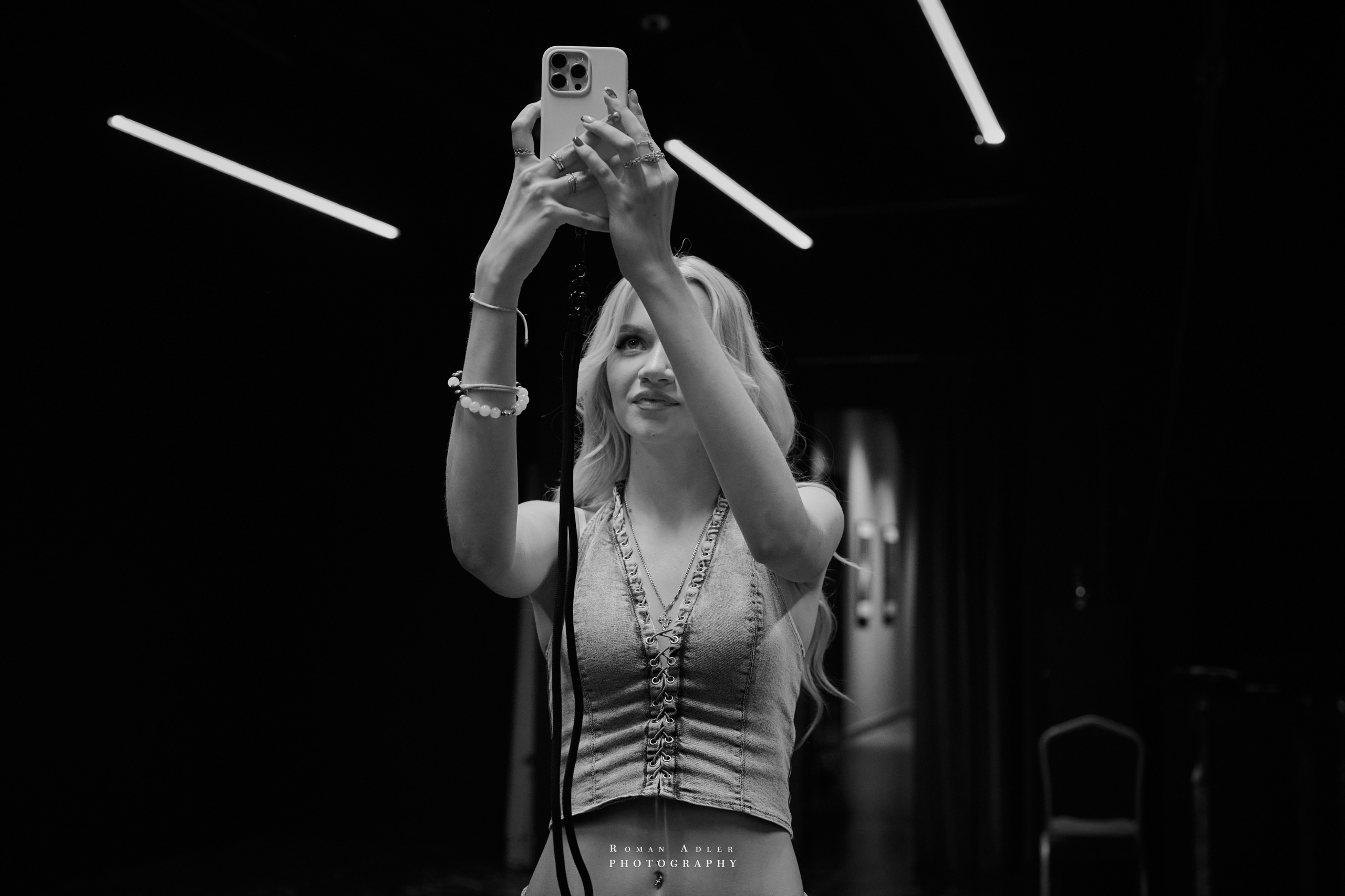 Бэкстейдж подготовки шоу Андрея Вишневского. Photographer Roman Adler