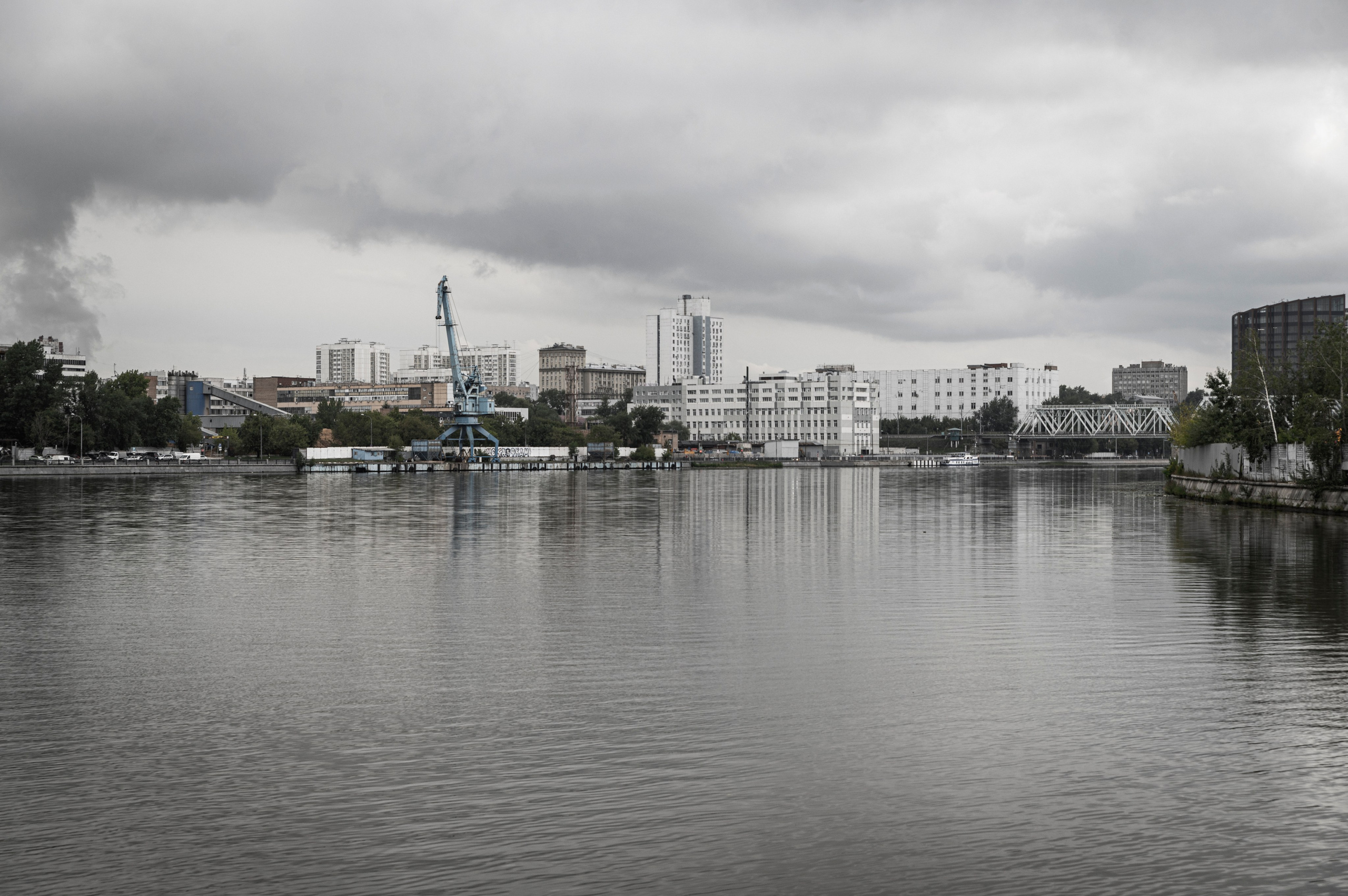 Москва-река. Лето. Яхта. Фотограф Роман Адлер