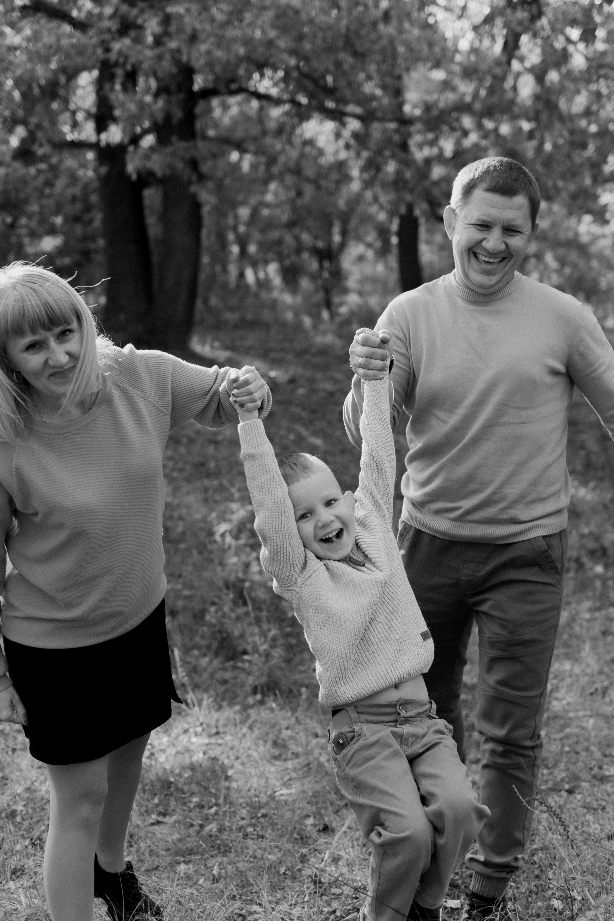 Семейная фотосессия в лесу. Свадебный и семейный фотограф г. Волгоград Биленко Ангелина