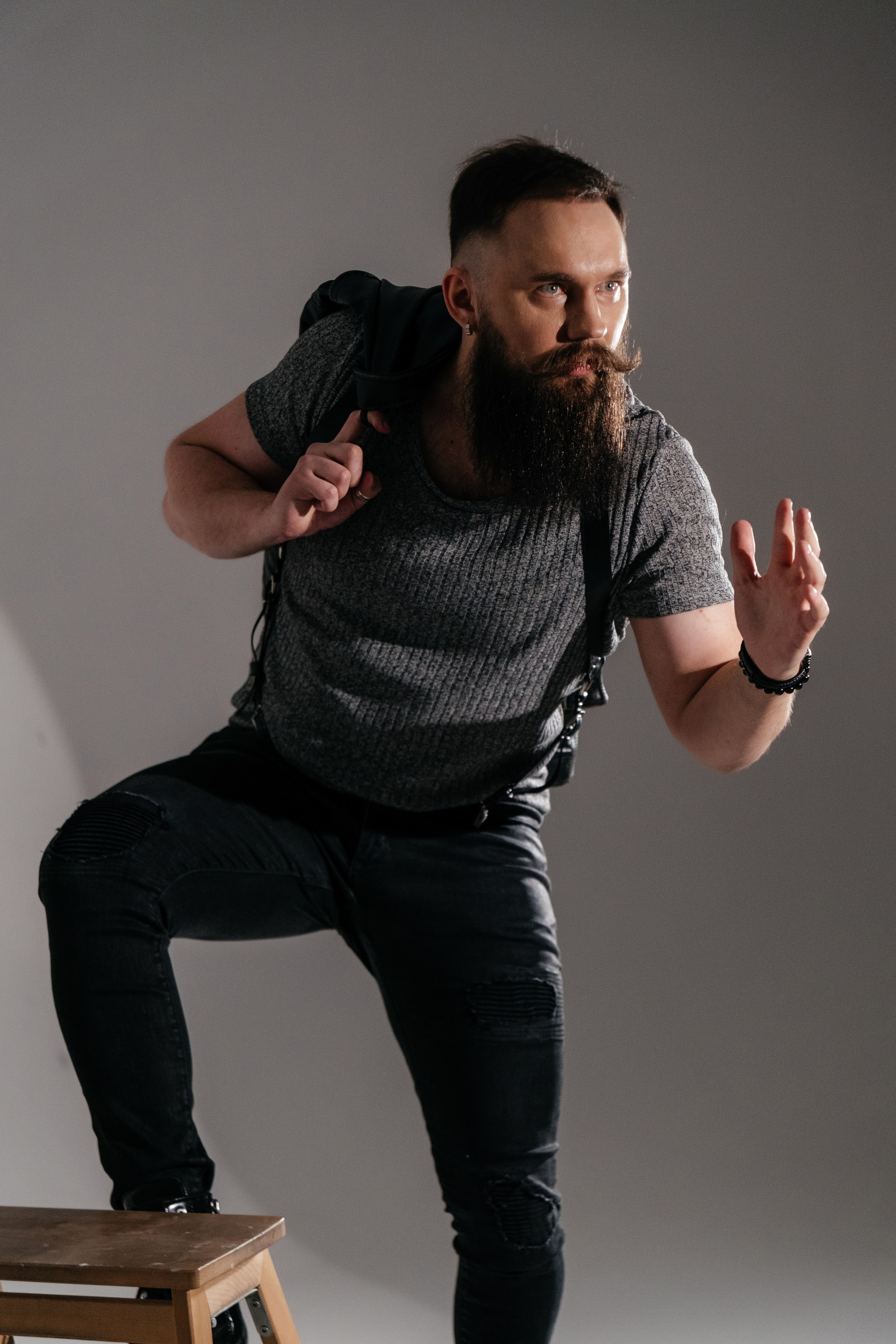 Мужской портрет — выразительная и стильная фотосъемка для мужчин | Анна Кораблик. Свадебный фотограф в Екатеринбурге — заказ профессиональной фотосесии, все виды фотосъемки