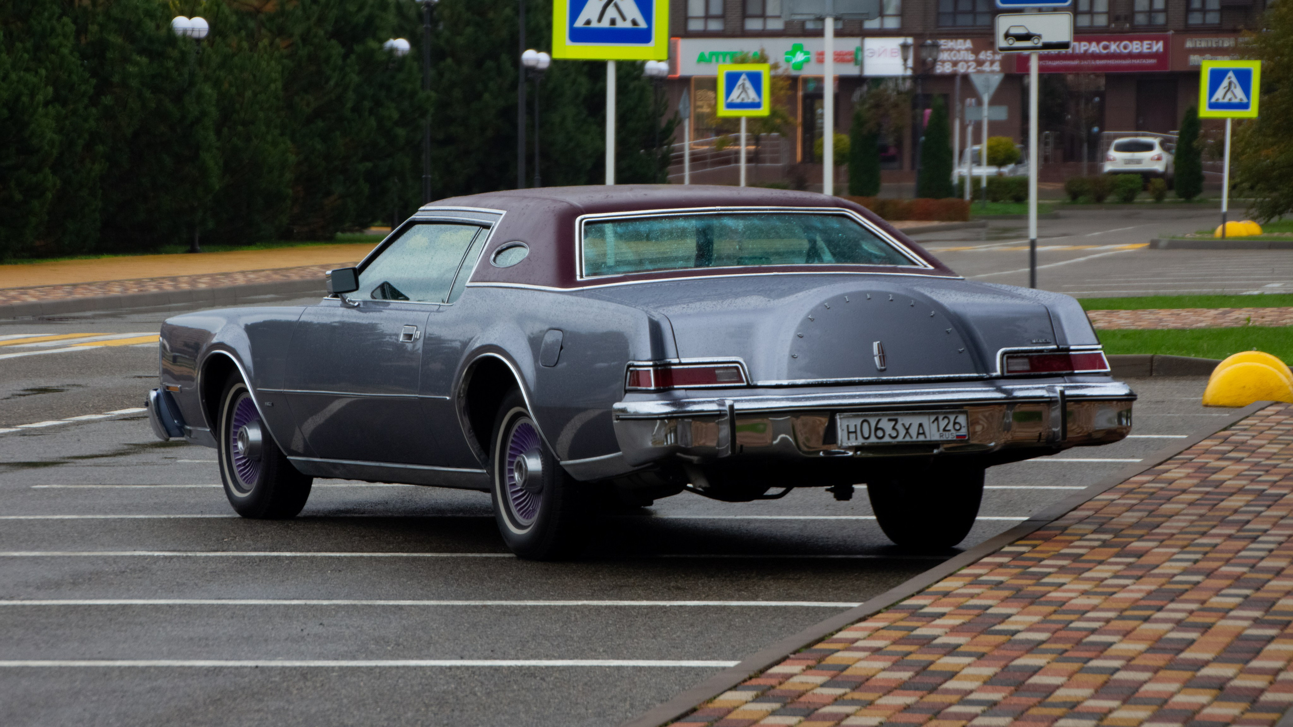 Фото Lincoln Continental Mark IV — купе американской классики