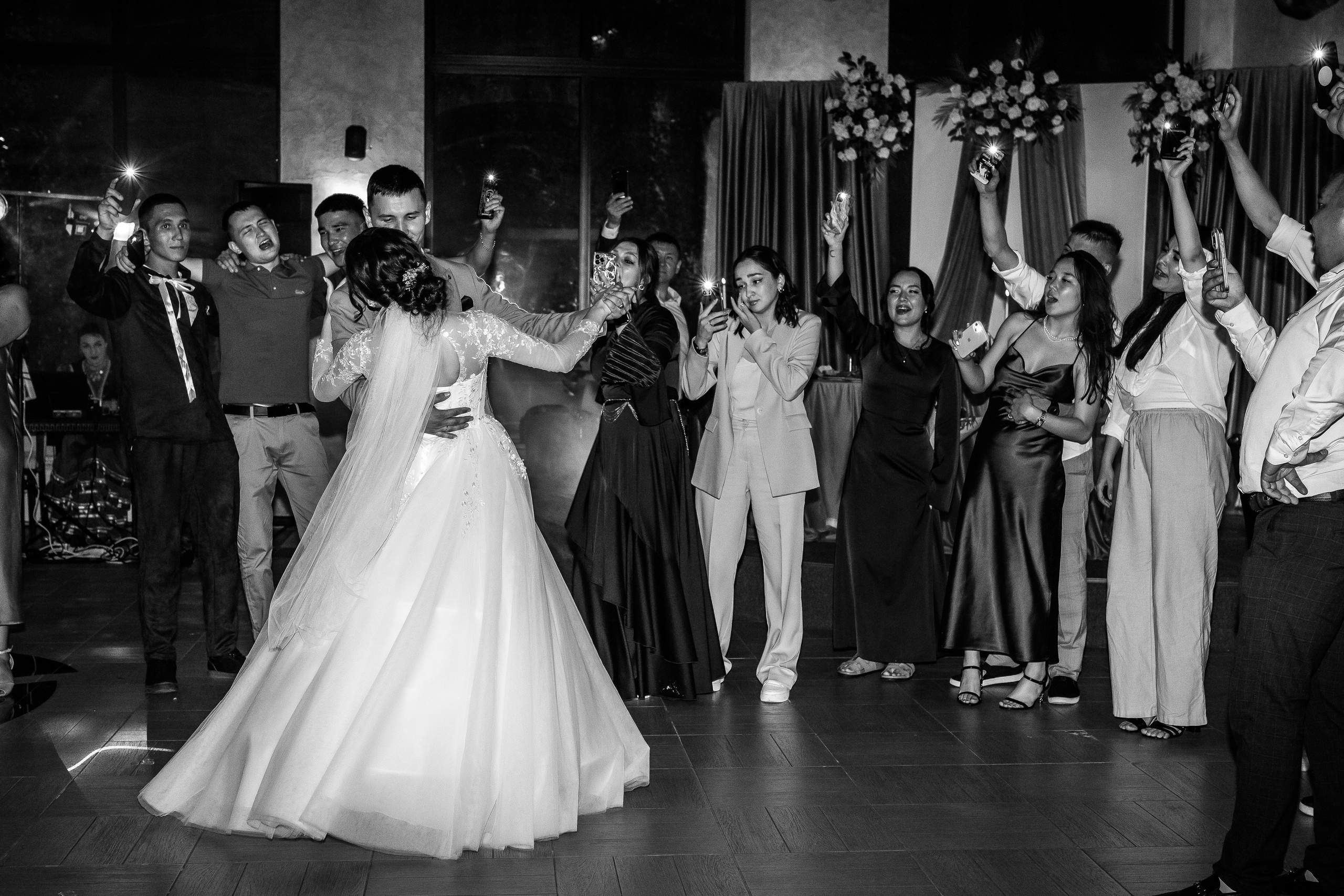 Свадьба в Динопарке. Свадебный фотограф Виктория Чуйко Магнитогорск. Визуал для бизнеса