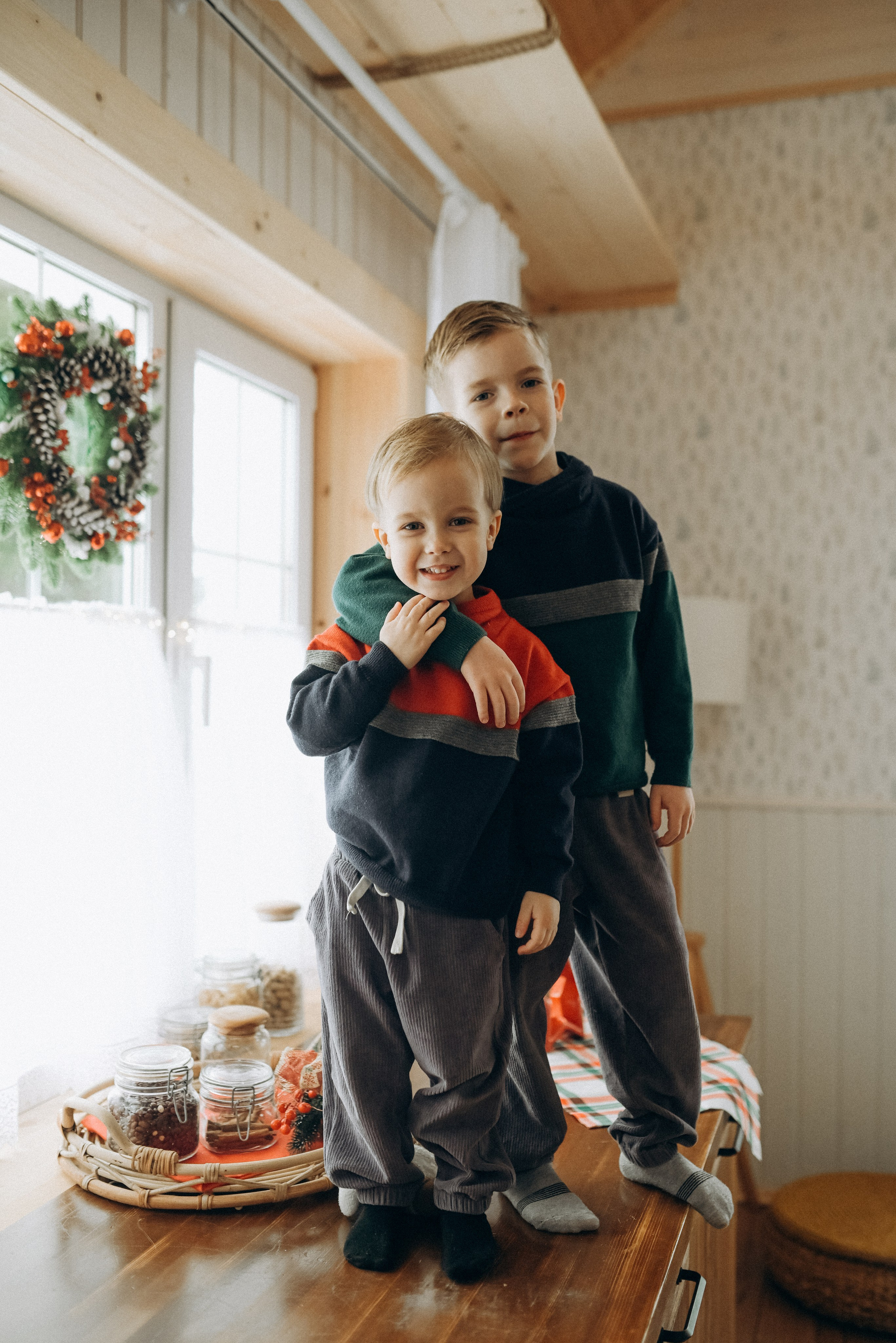 Антон, Маша, Мирон и Корней. Главная