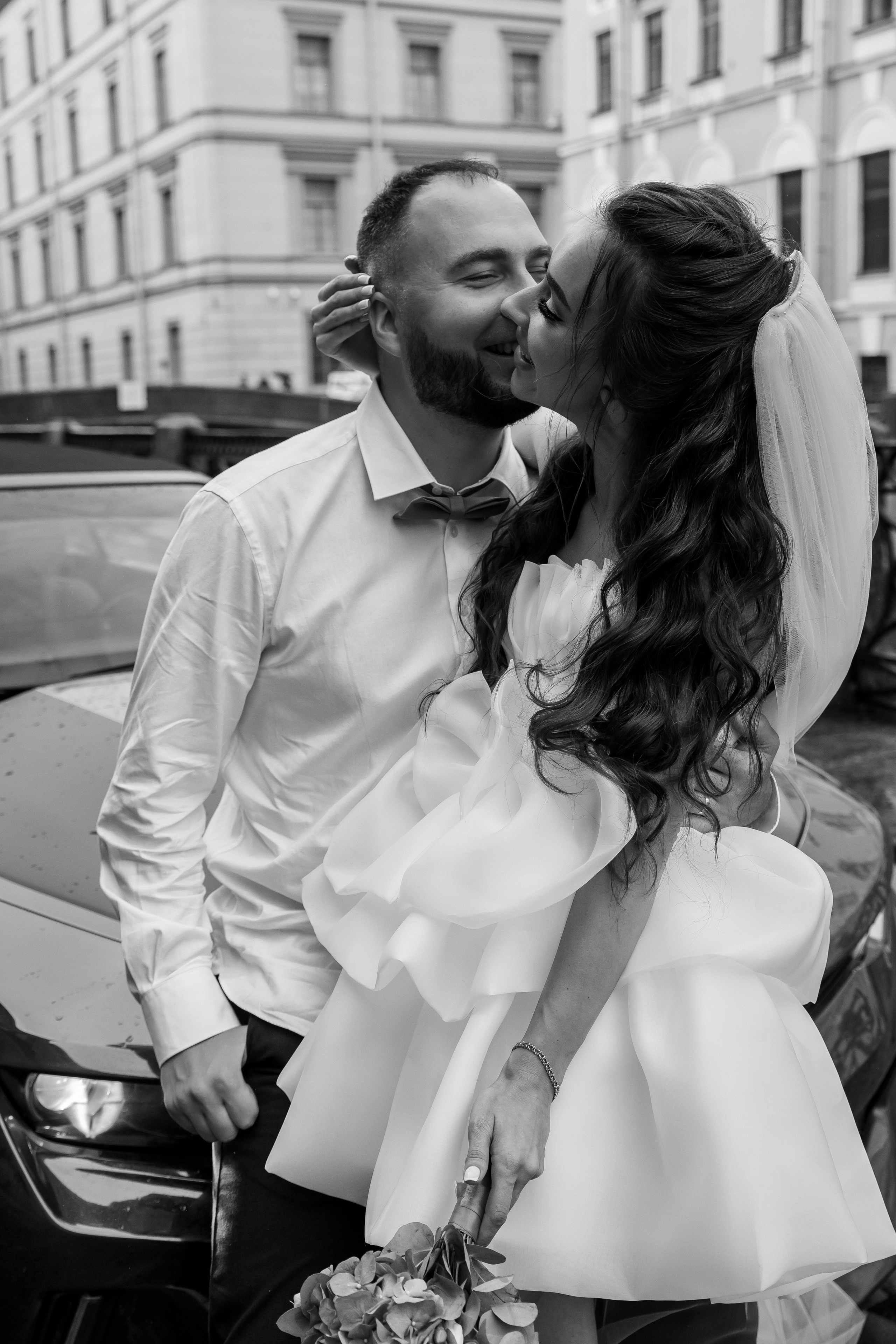 ДВОРЕЦ № 2 | Июль, кабриолет, академия Штиглица. Свадебный фотограф в Санкт-Петербурге Полина Корзухина