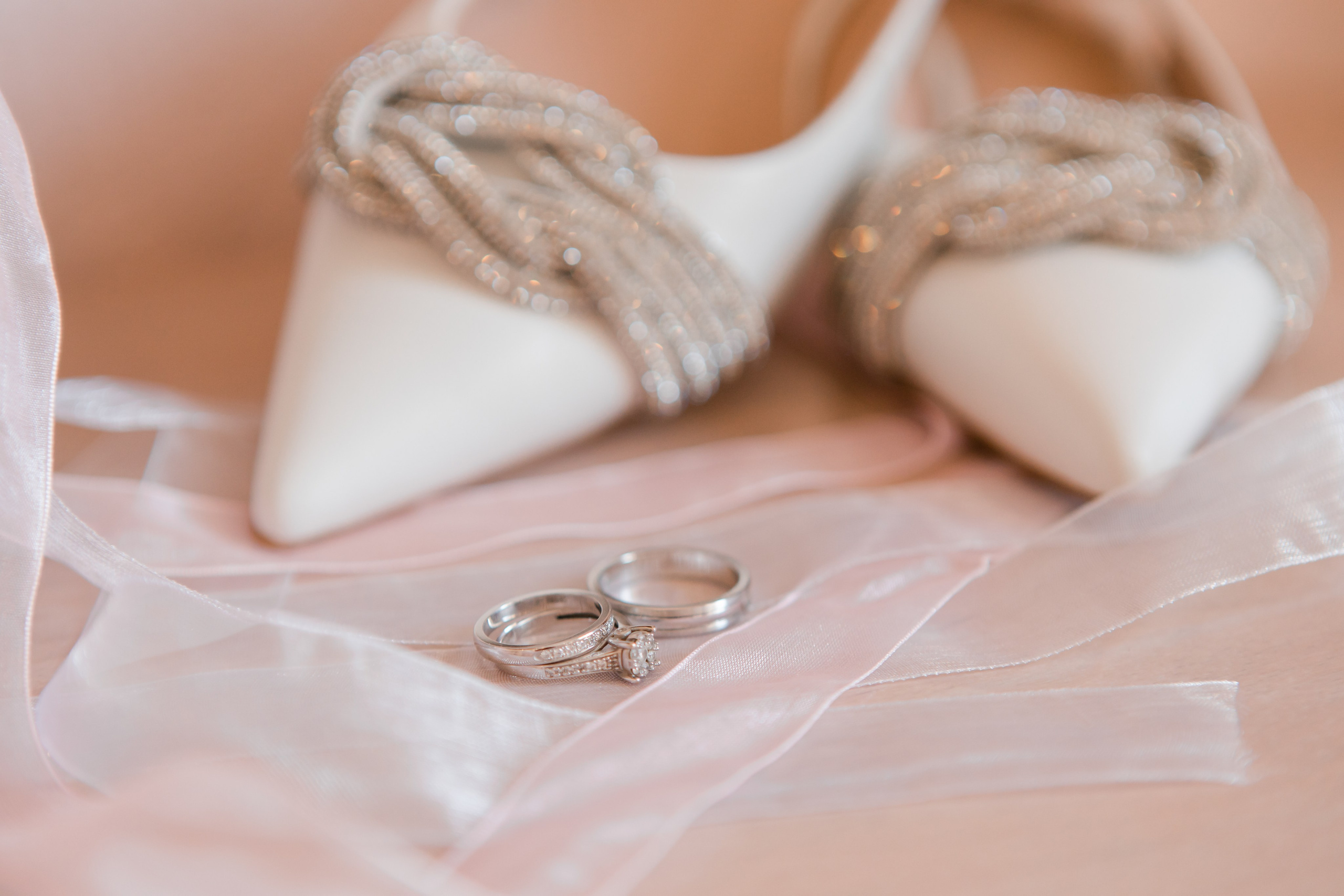 Свадебная фотосъемка Михаила и Ольги. День нашей свадьбы. Видеосъемка и фотосъемка свадеб. Фотограф и оператор на свадьбу. Видеосъемка подкастов, собственная видео-фотостудии. Предметная фотосъемка