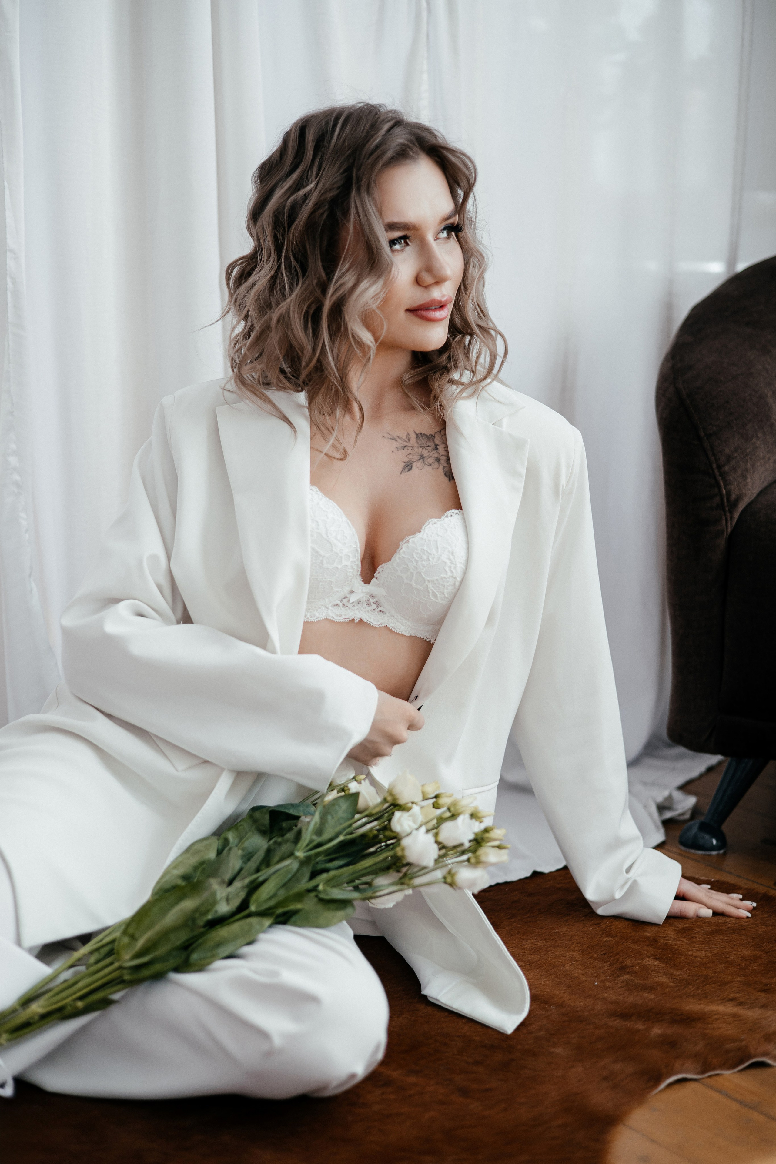 Лиза. белые цветы