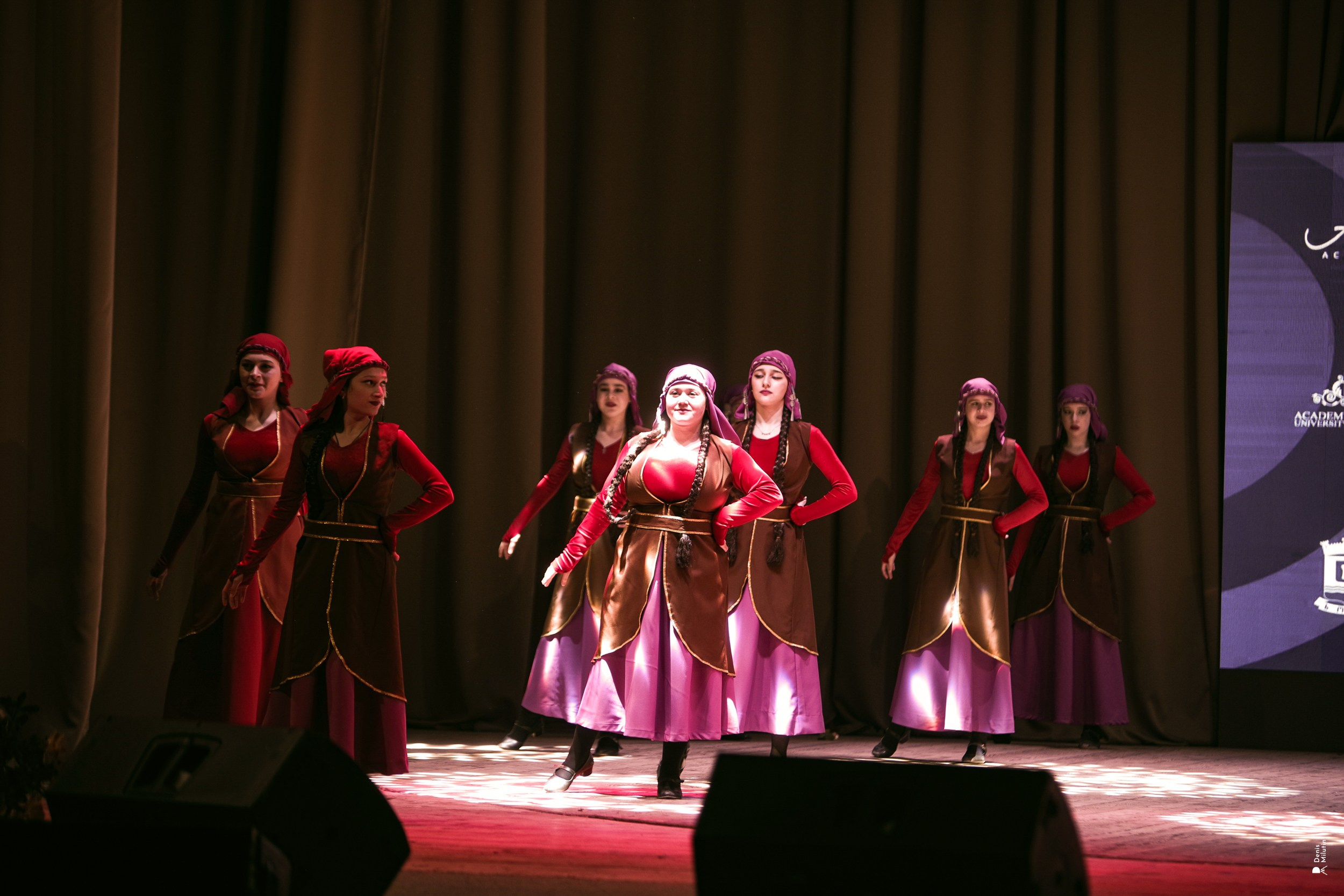 Танцы в Хоби. Портретный фотограф Денис Милютин