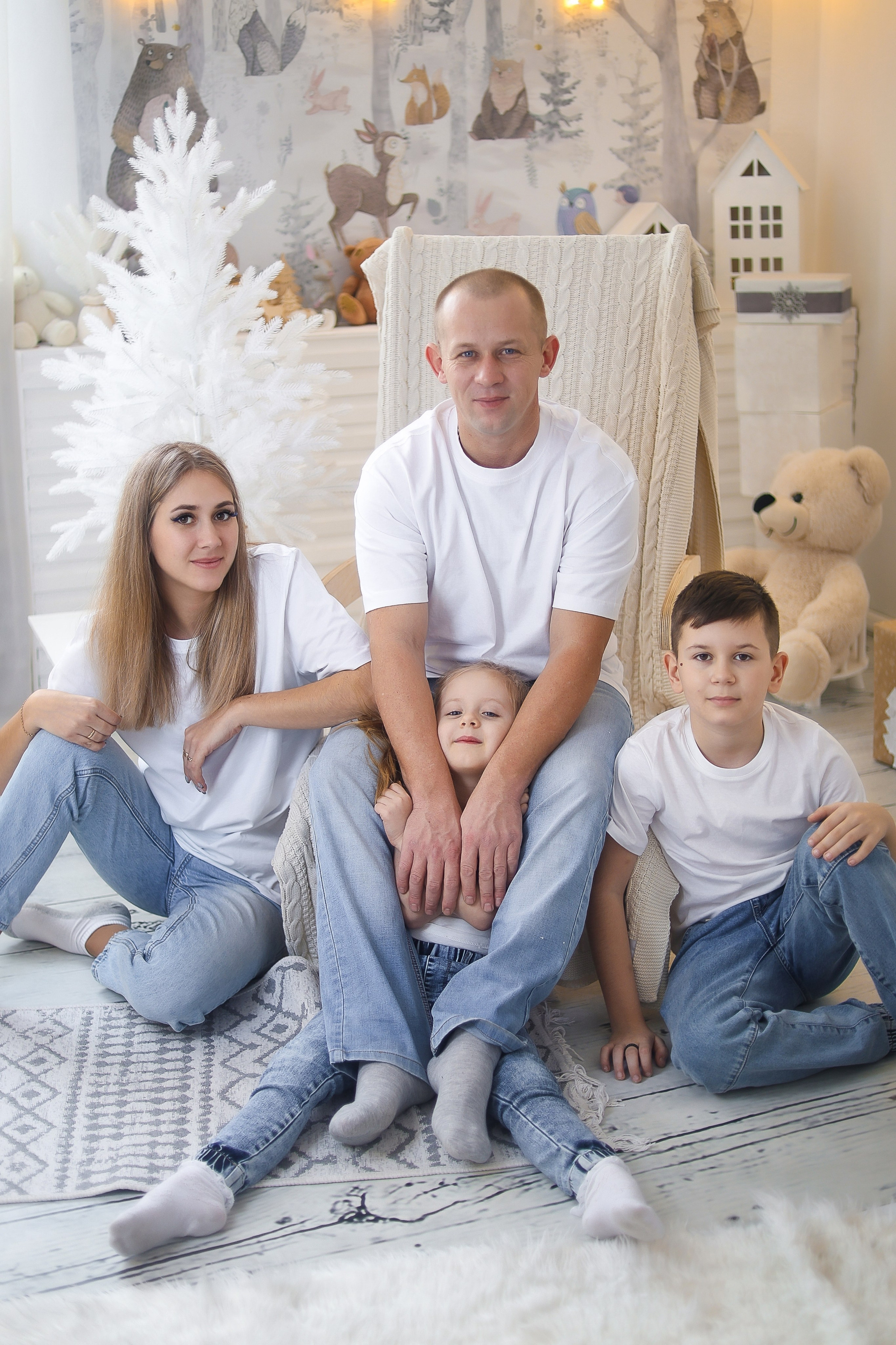 Семейные фотосессии студийные; новогодние, тематические, домашние и тд. Выпускные альбомы для школ и Детских садов в Барнауле /Выпускные/Свадебные/Детские/Семейные и др. виды съёмок /Фотограф Вера Валейко